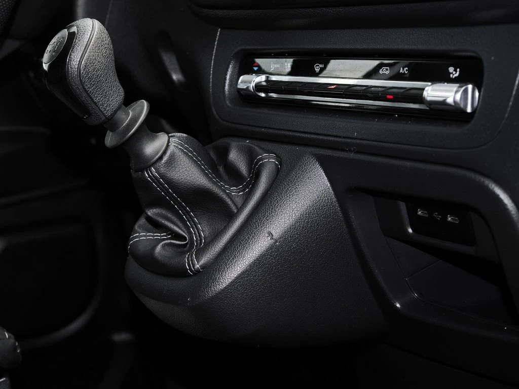 Mercedes-Benz-Vito 116-image-11
