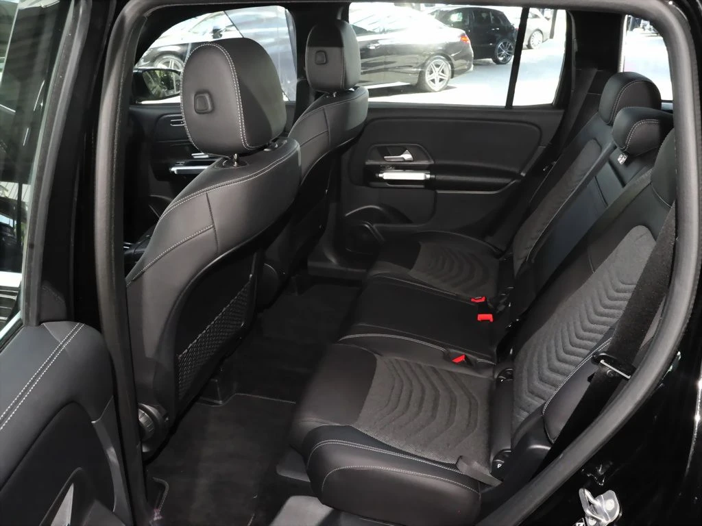 Mercedes-Benz-GLB 200 d-image-13