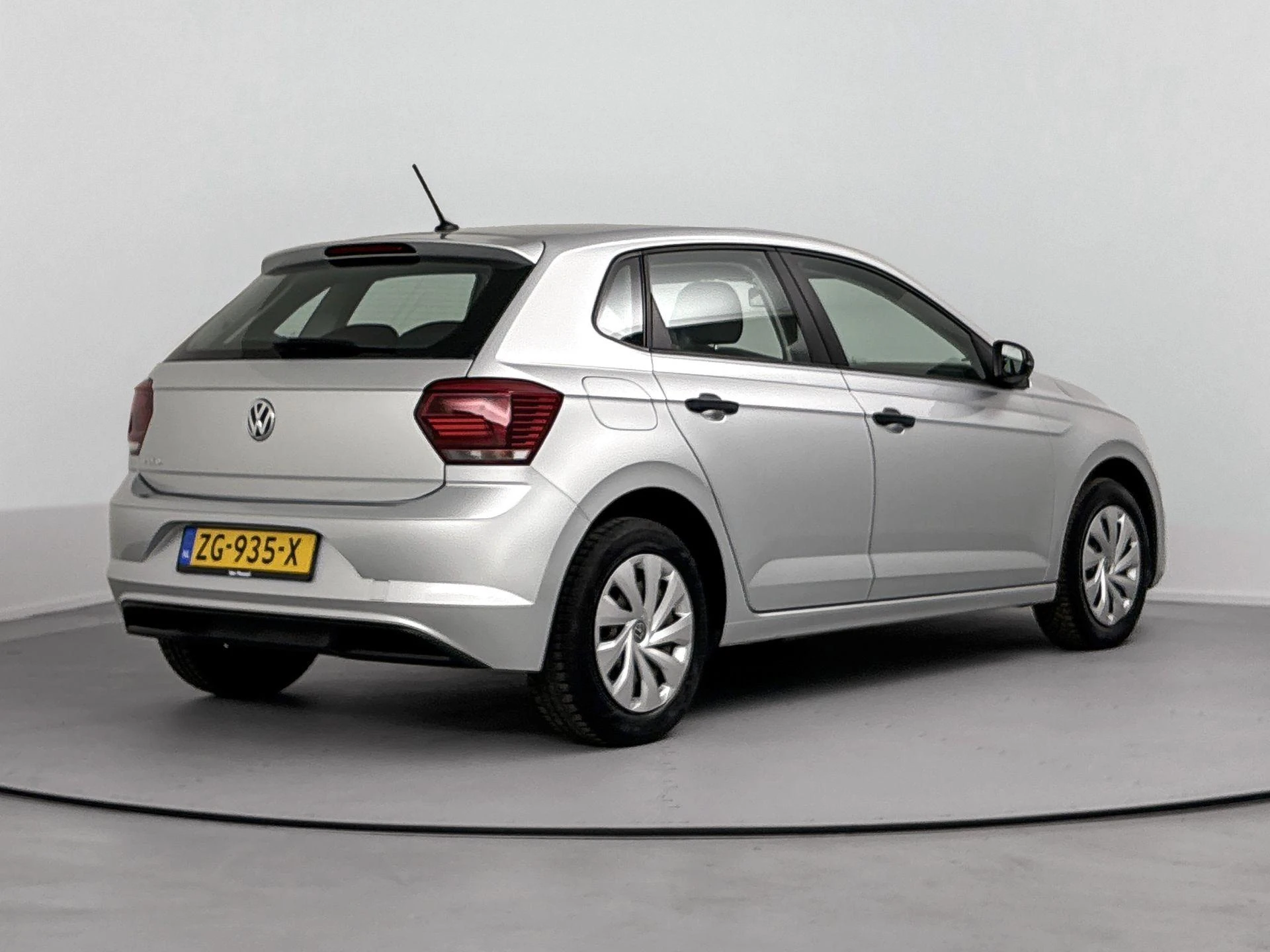 Volkswagen-Polo-image-3