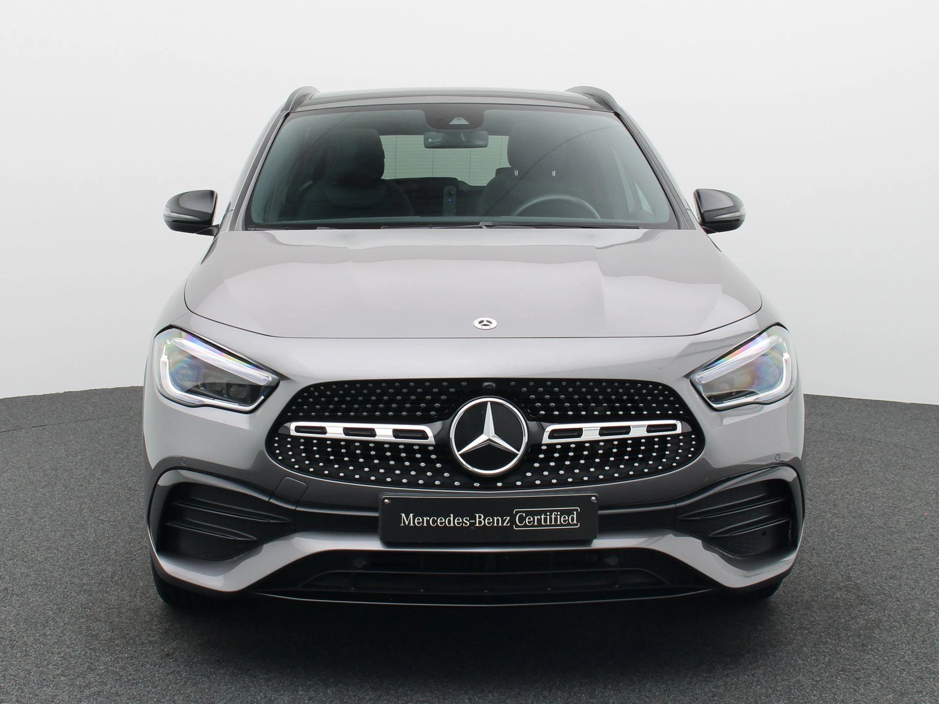 Mercedes-Benz GLA 180 AMG Line + PANO DAK + MULTIBEAM LED + KEY LESS +