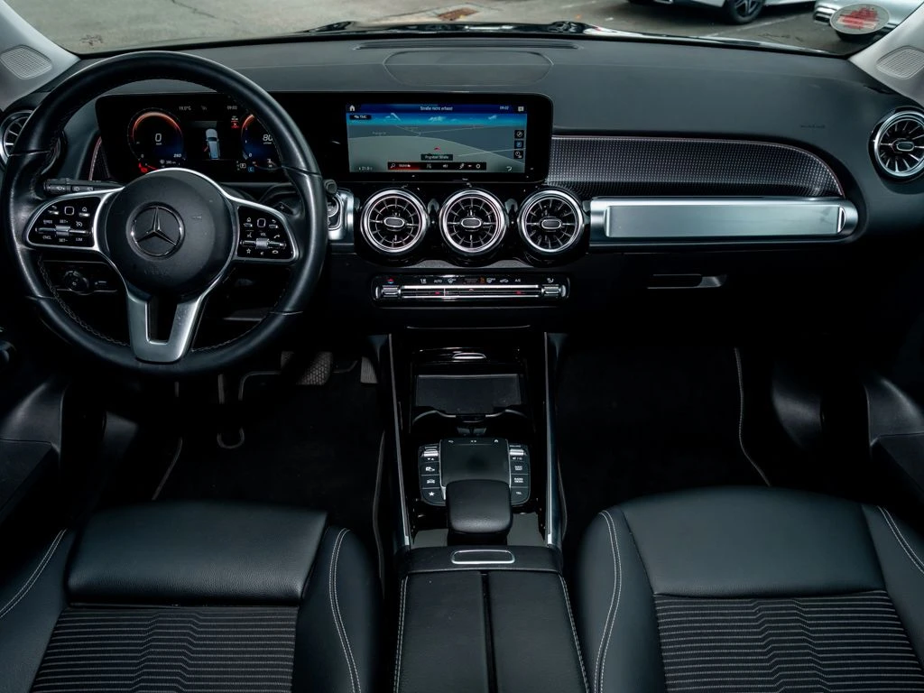Mercedes-Benz-GLB 200-image-12