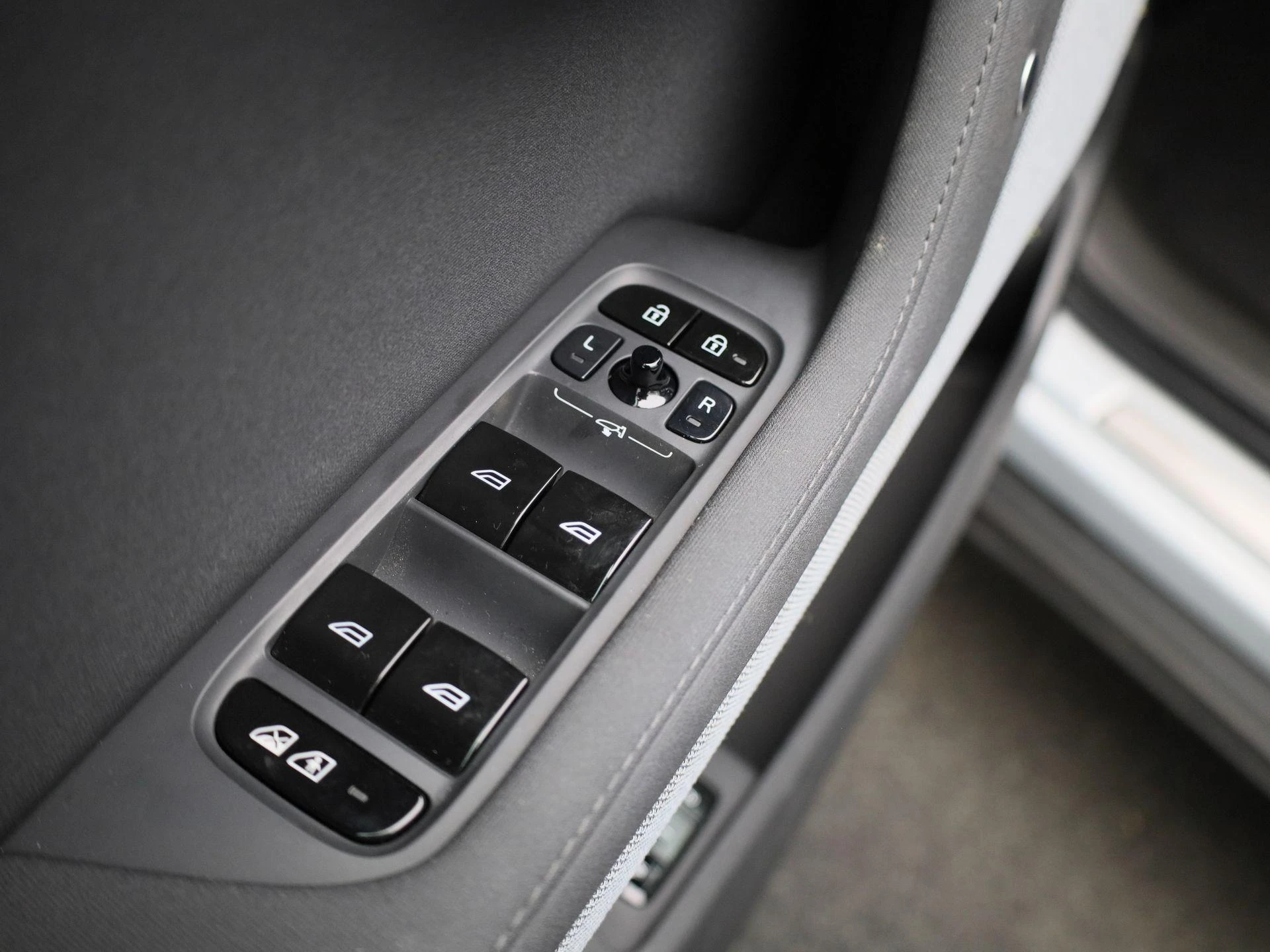 Polestar-2-image-33