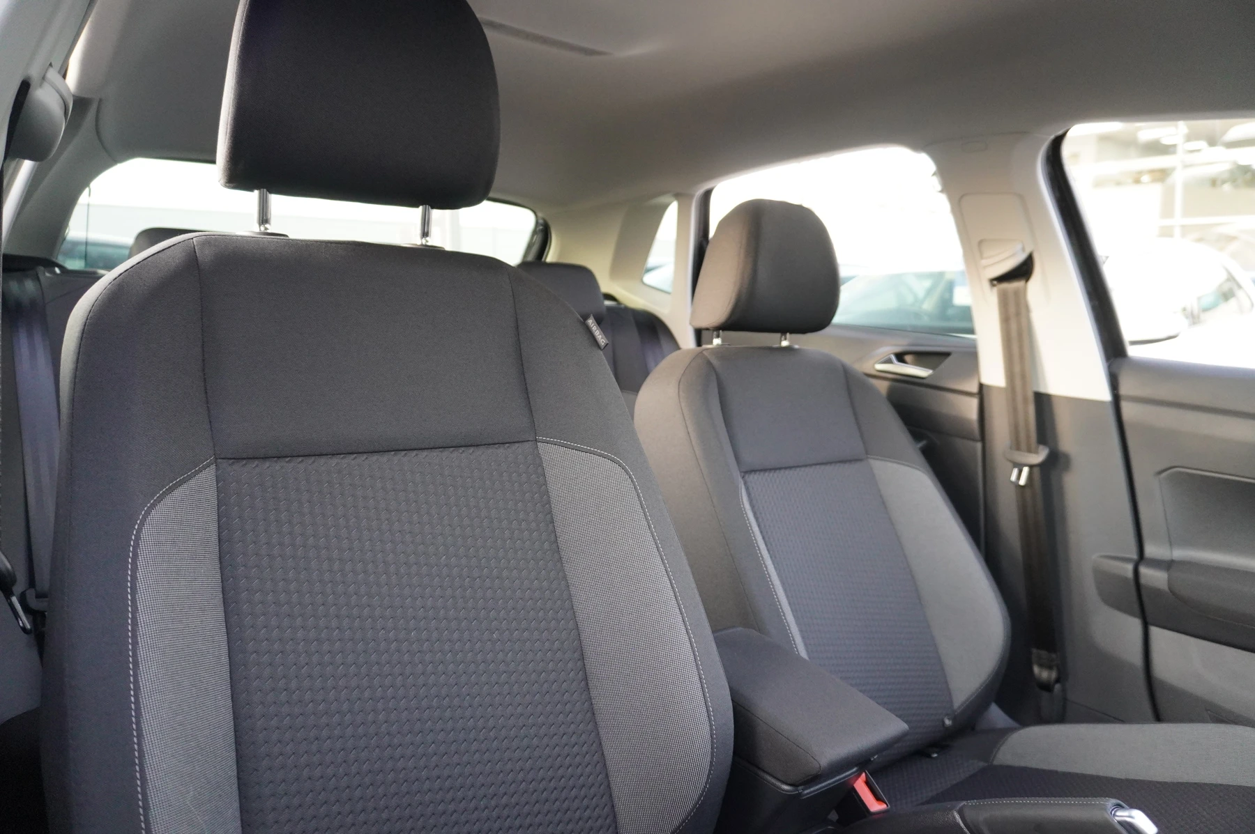 Volkswagen-Polo-image-8