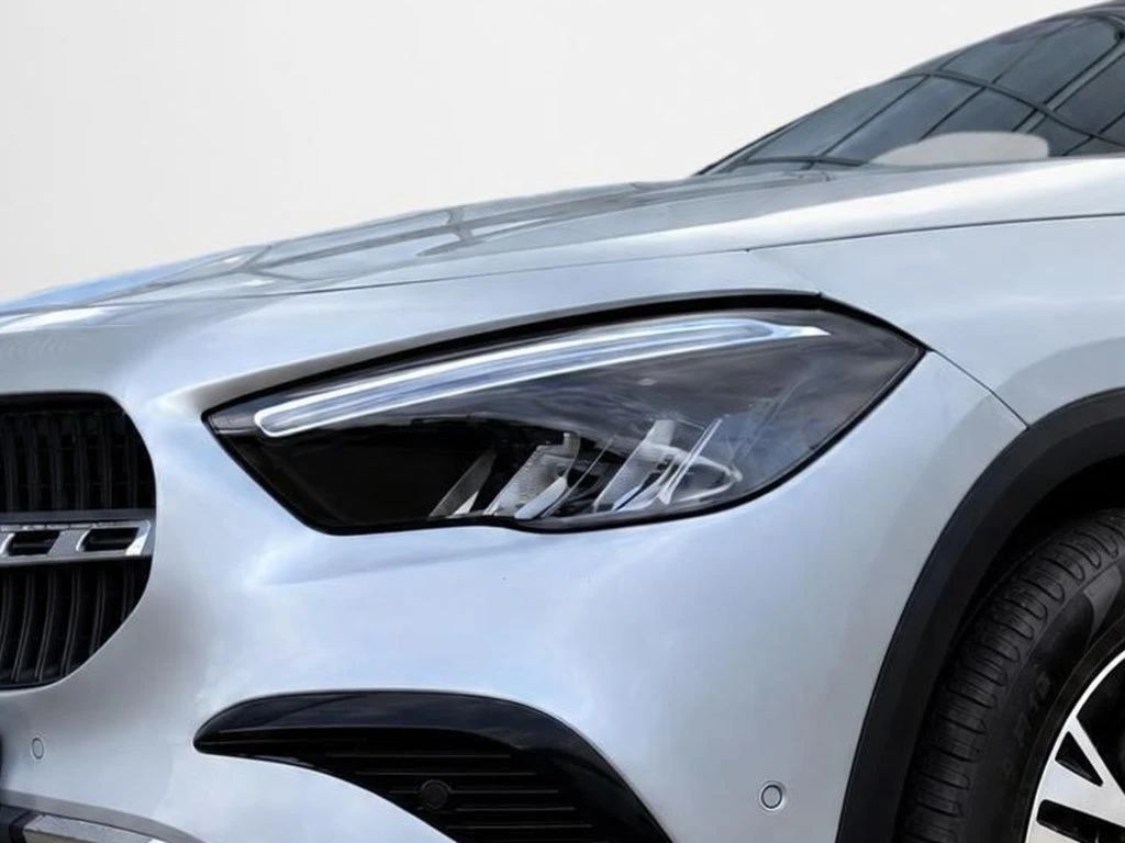 Mercedes-Benz-GLA 200 d-image-4