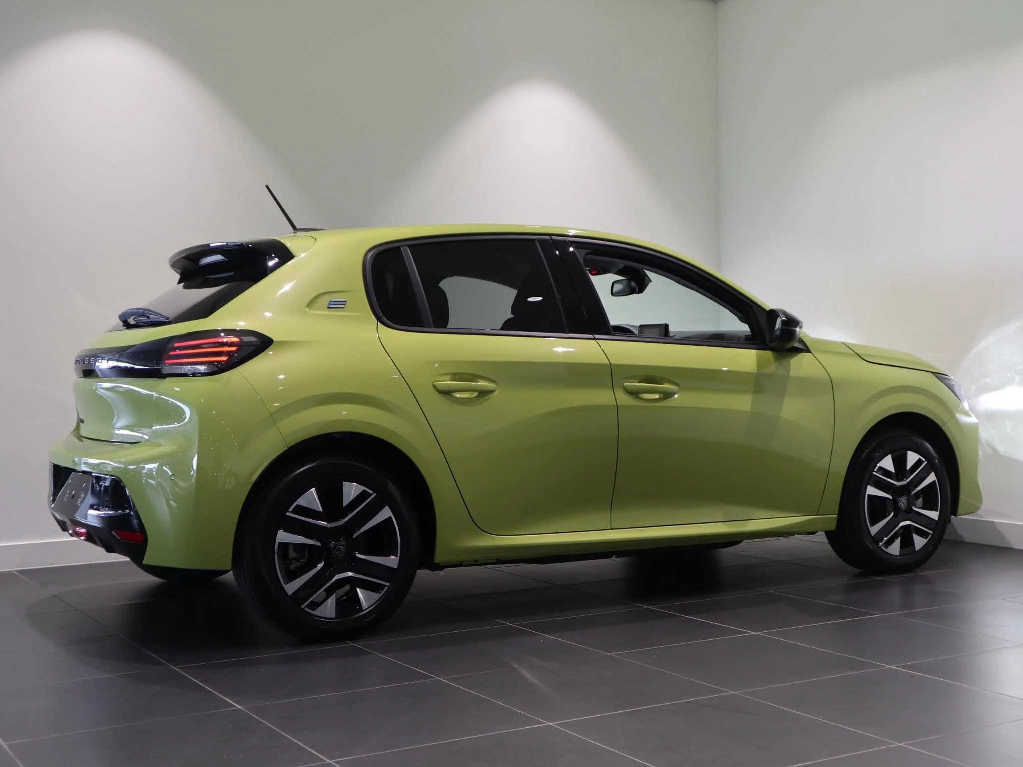 Peugeot e-208