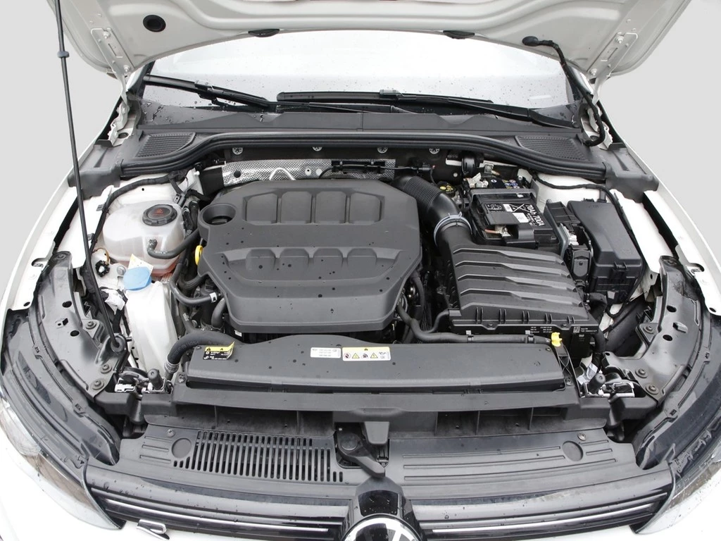 Volkswagen-Golf-image-7