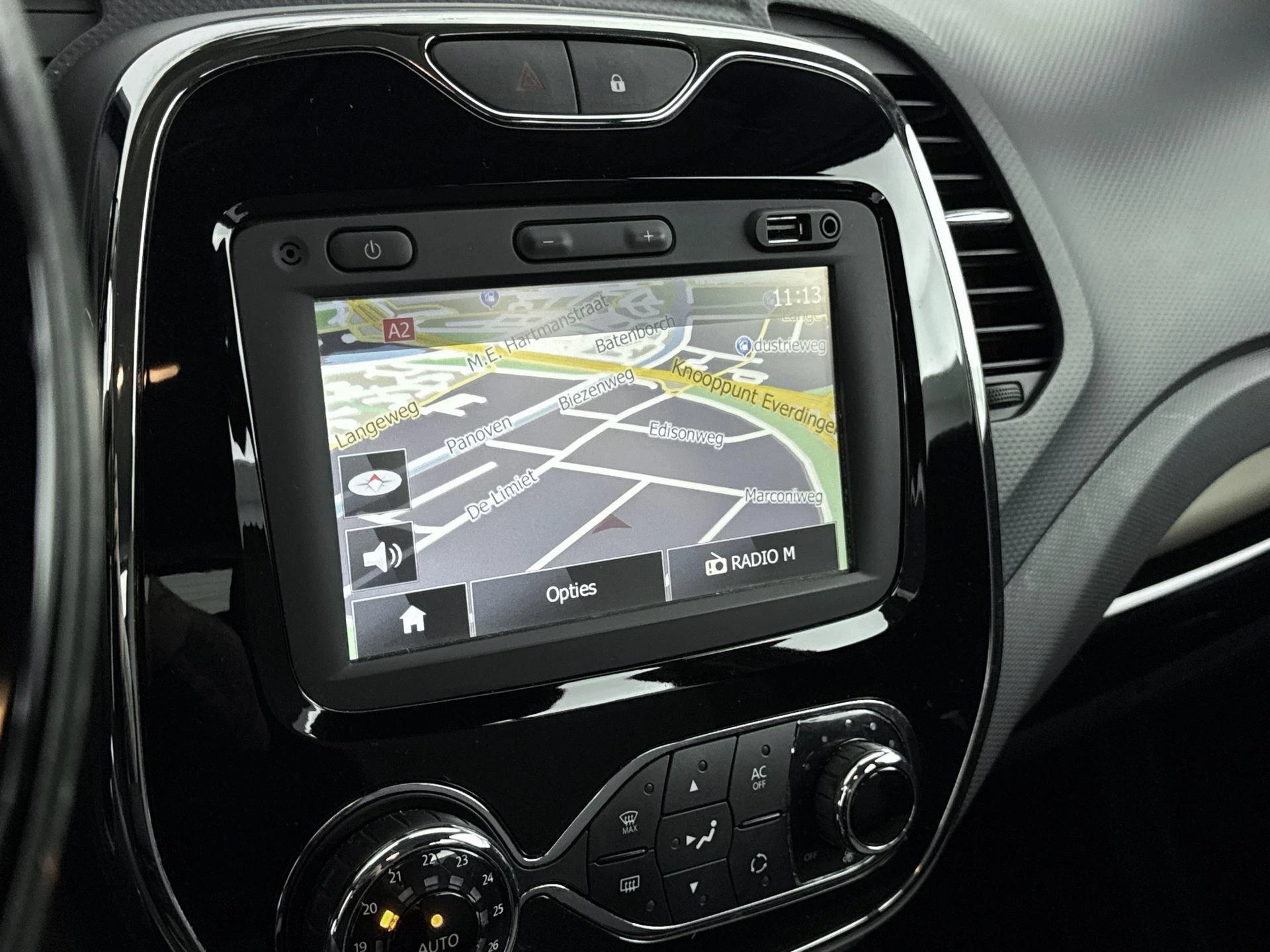 Renault-Captur-image-21