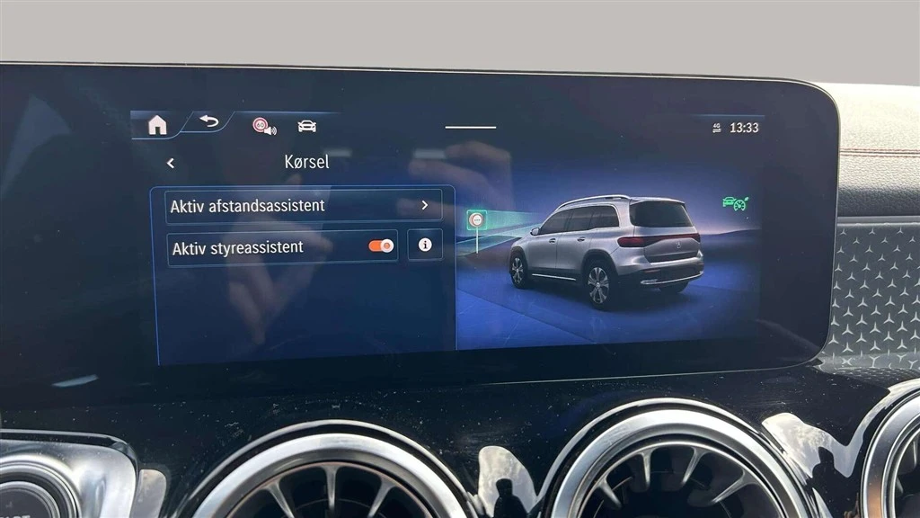 Mercedes-Benz-EQB-image-18
