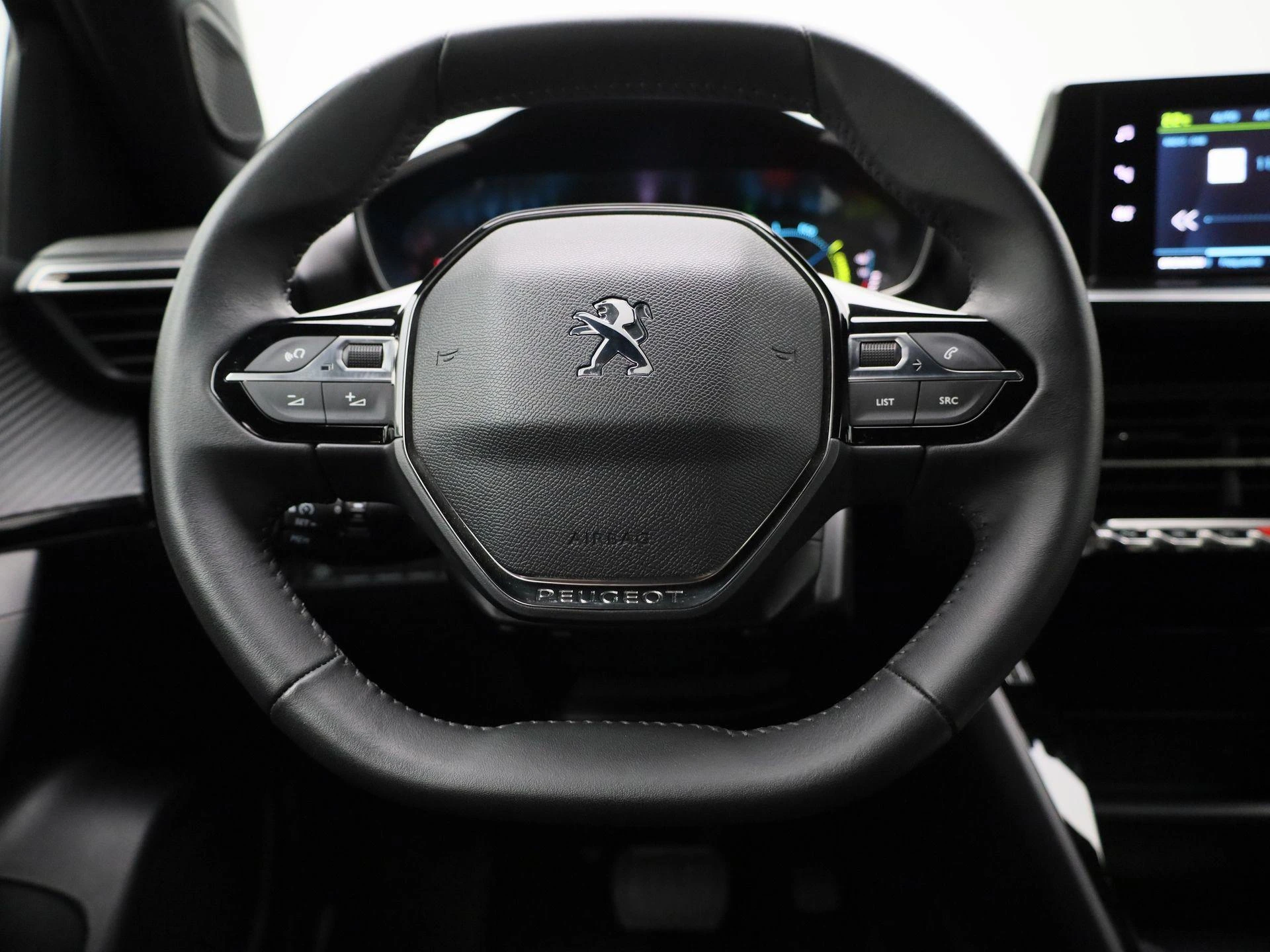 Peugeot-e-2008-image-6