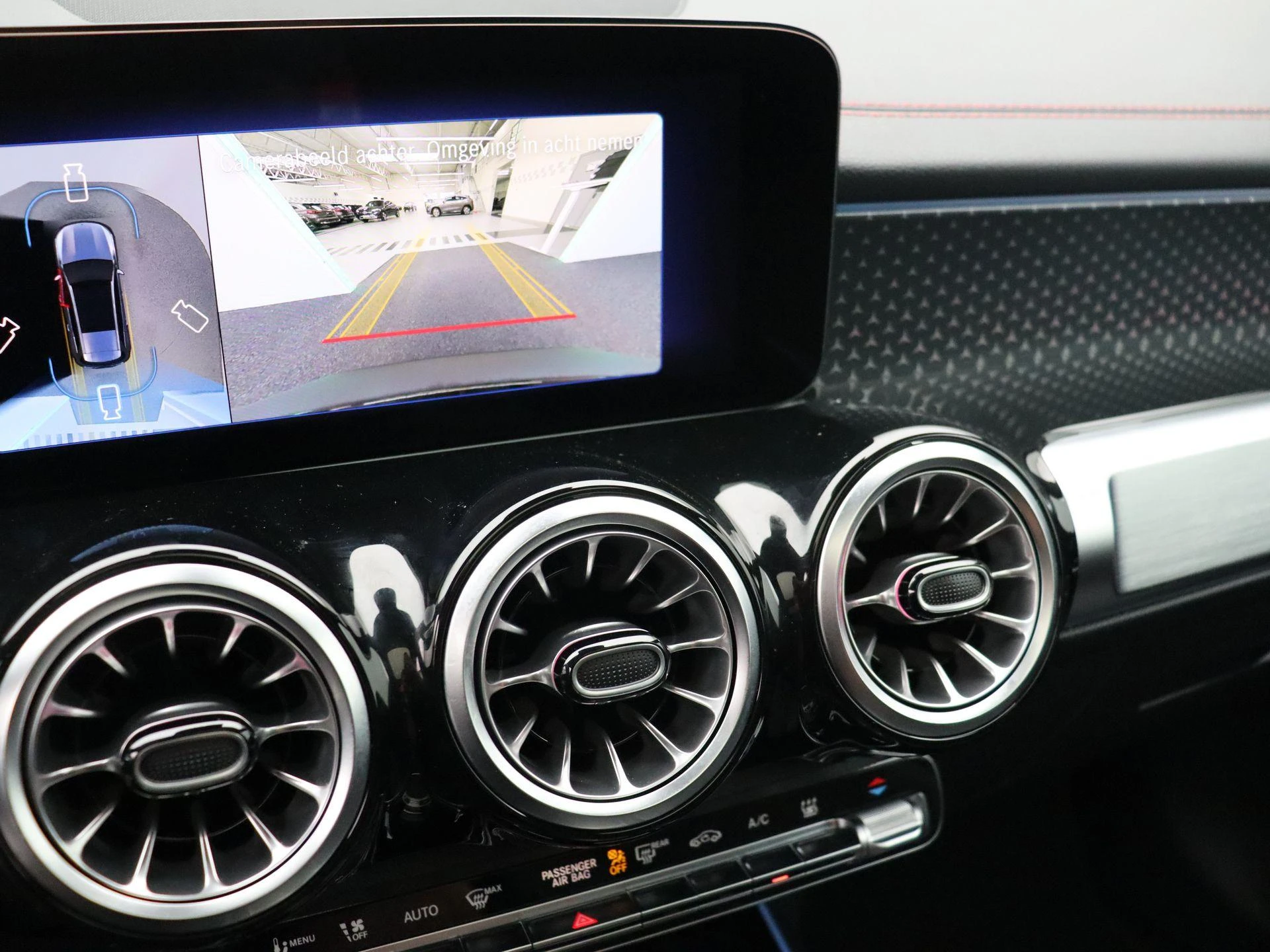 Mercedes-Benz-EQB-image-13