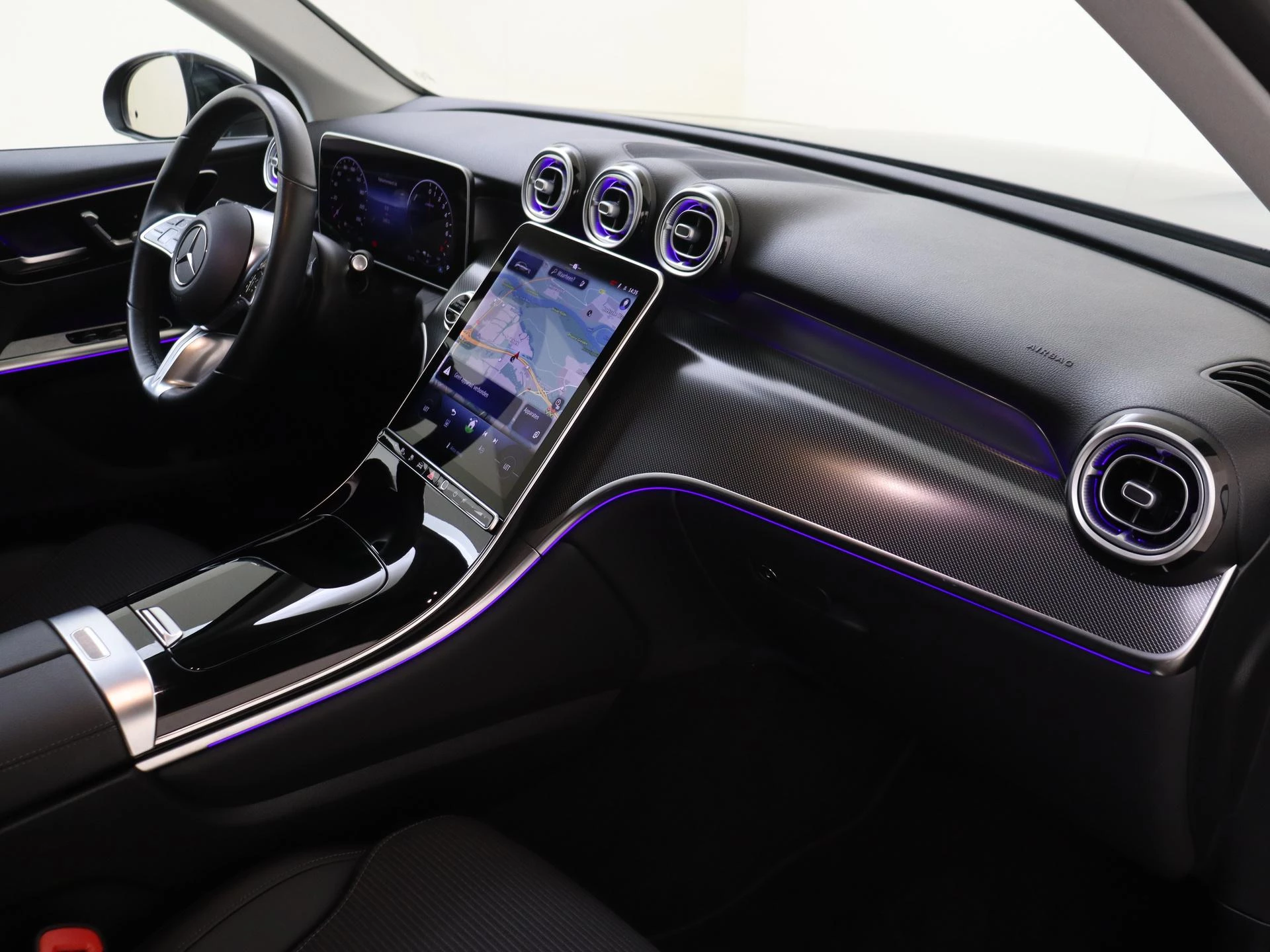 Mercedes-Benz-GLC-image-10