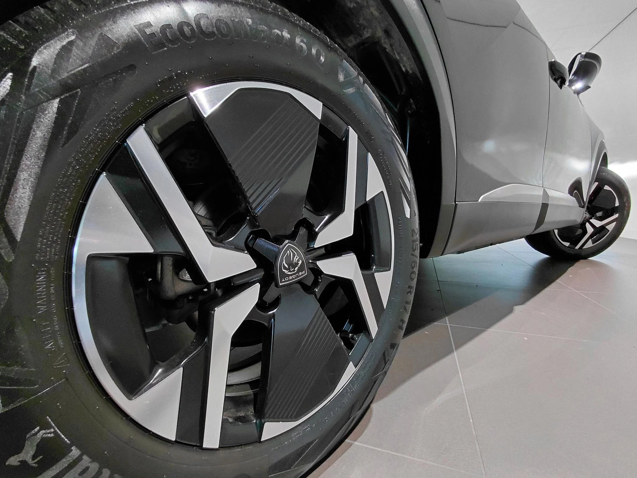 Peugeot-e-2008-image-22