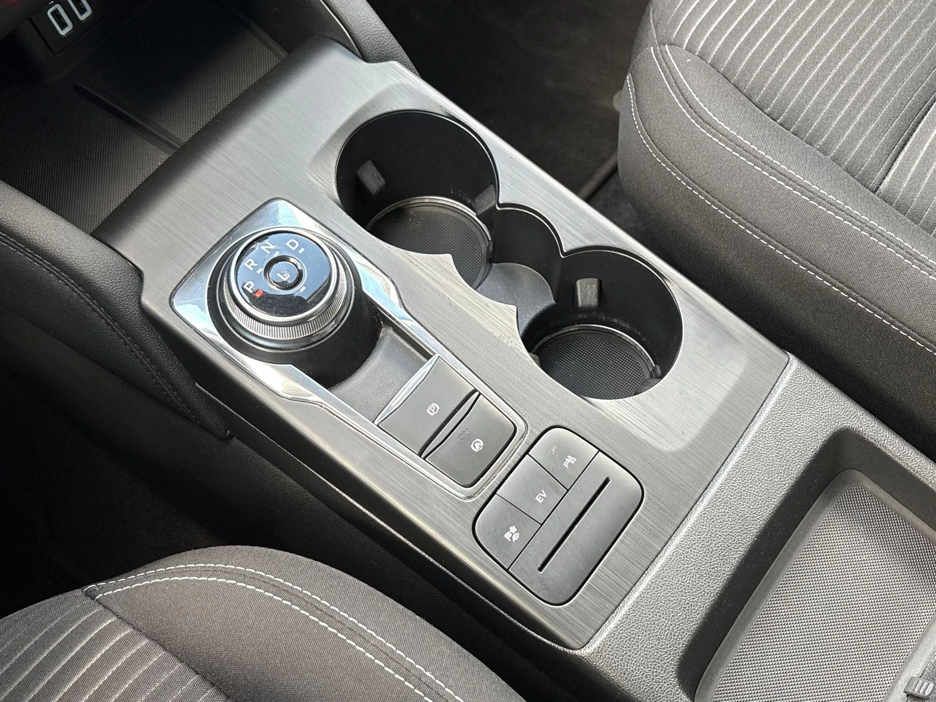Ford-Kuga-image-23