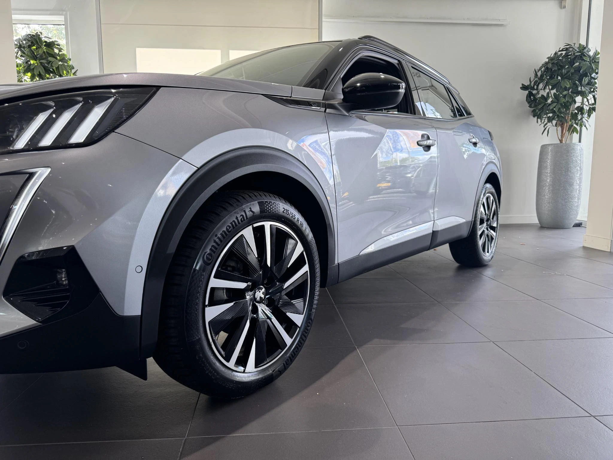 Peugeot-e-2008-image-8
