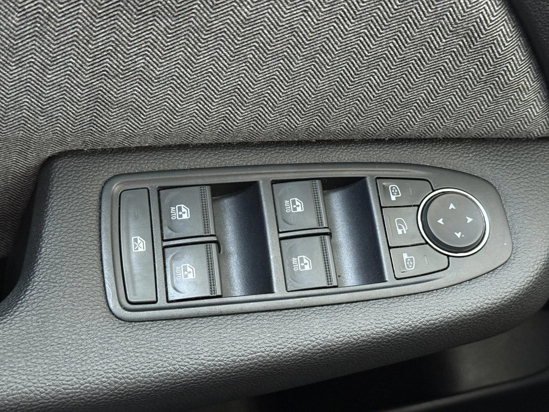 Renault-Clio-image-25