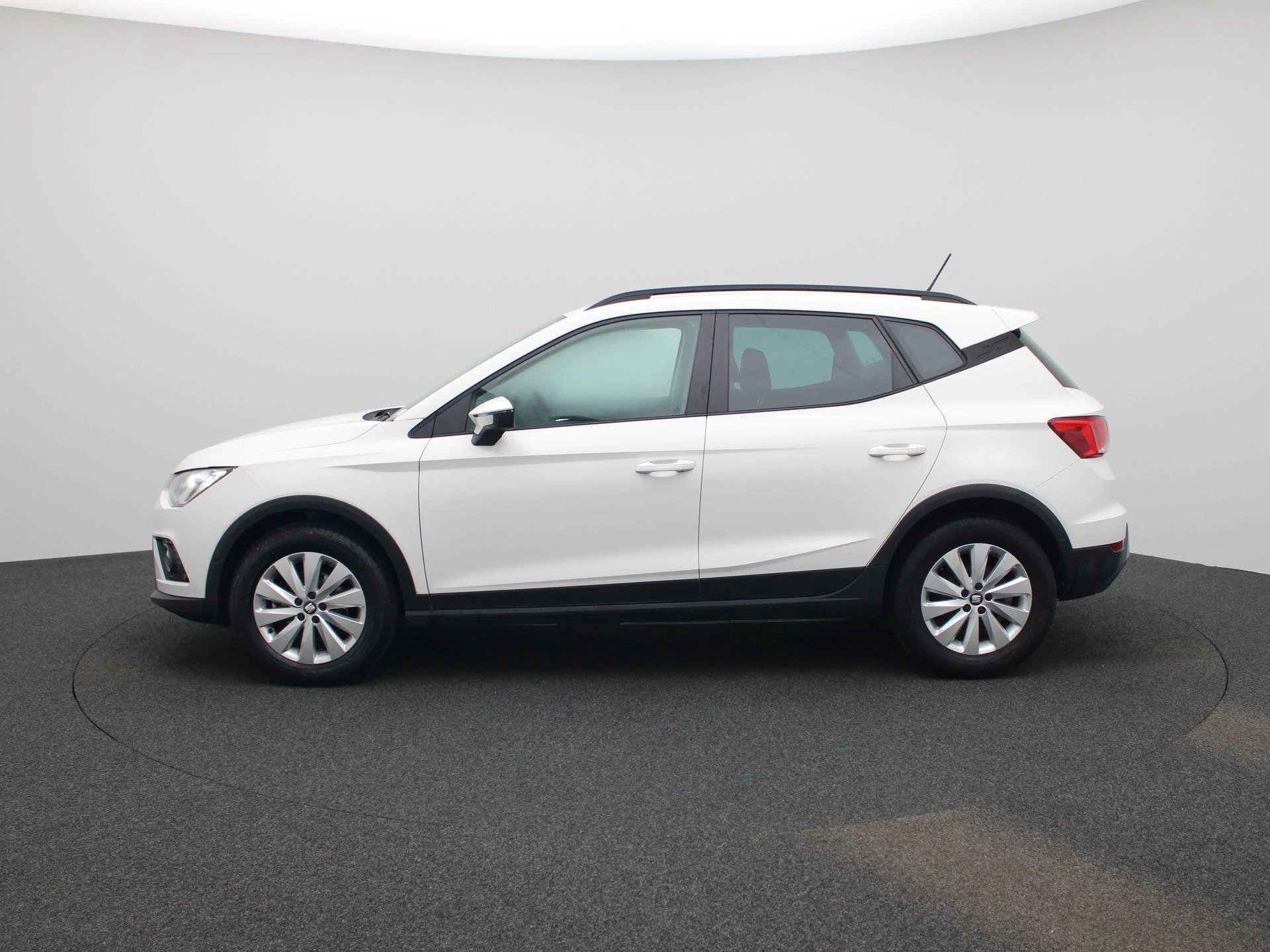 SEAT-Arona-image-3