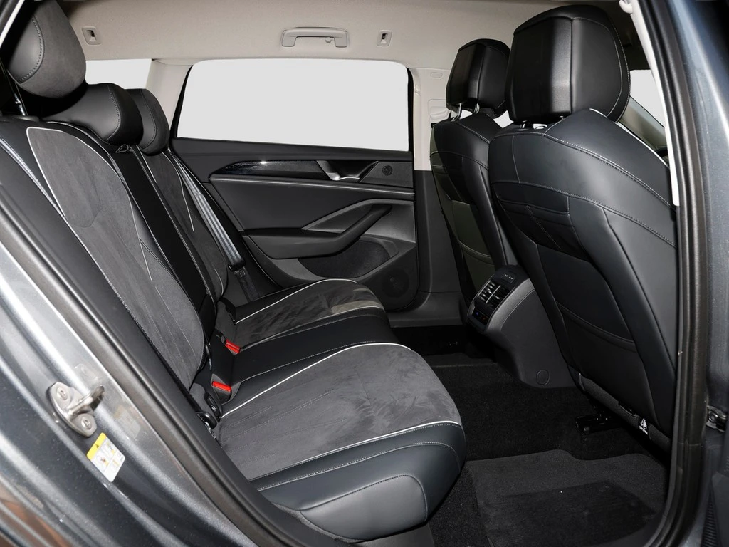 Volkswagen-Passat-image-9