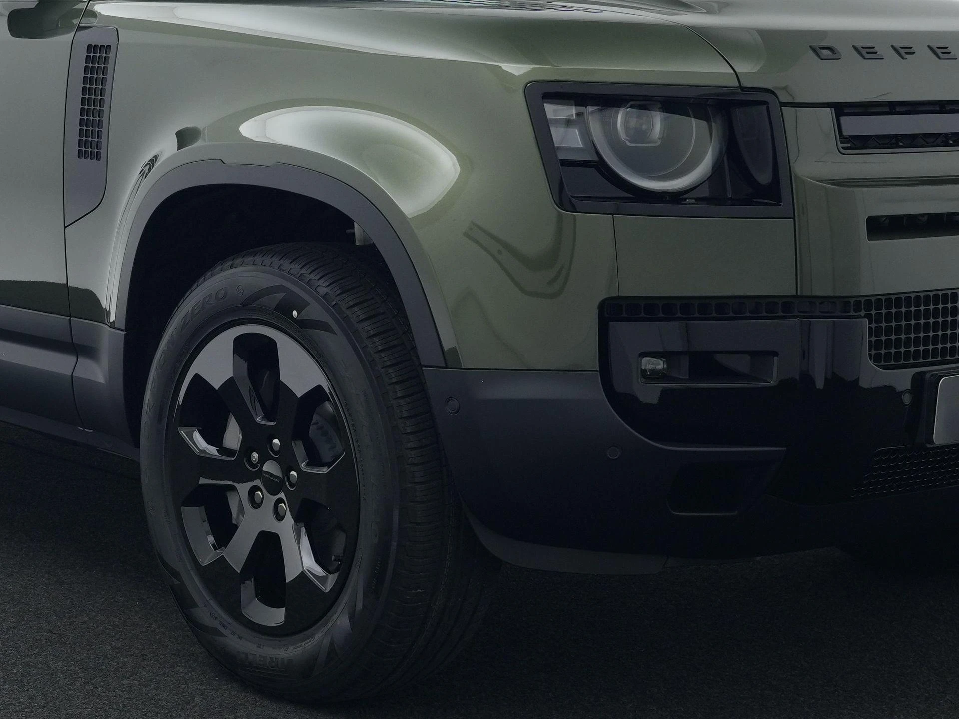 Land Rover-Defender-image-10