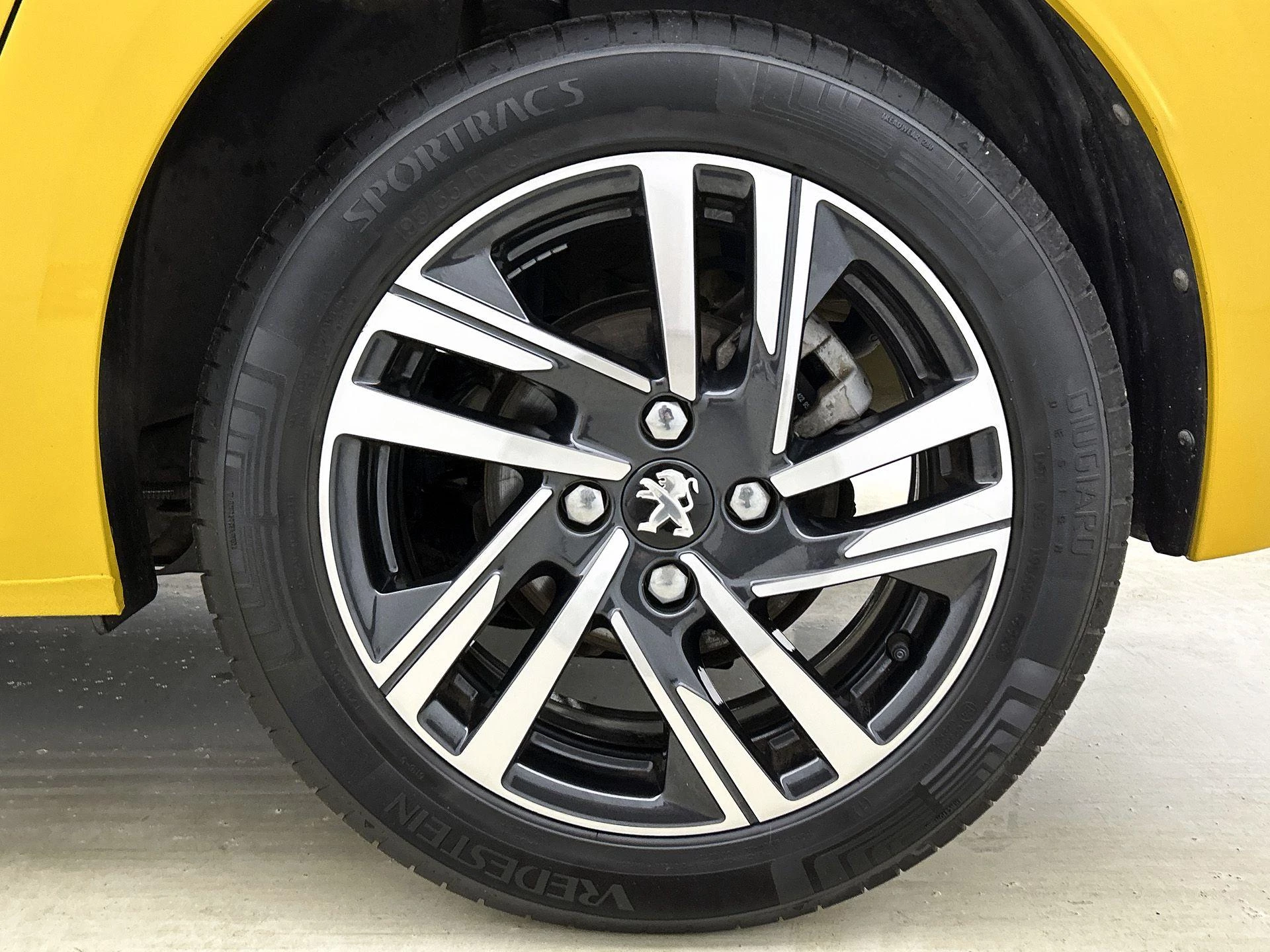 Peugeot-208-image-29