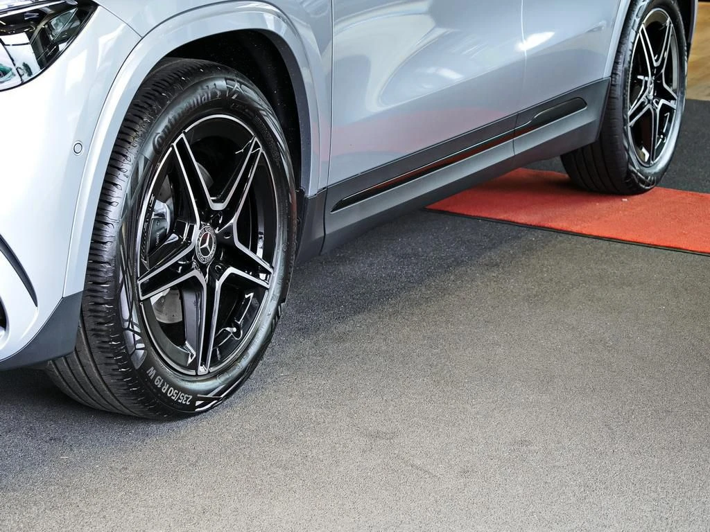 Mercedes-Benz-GLA 200-image-2