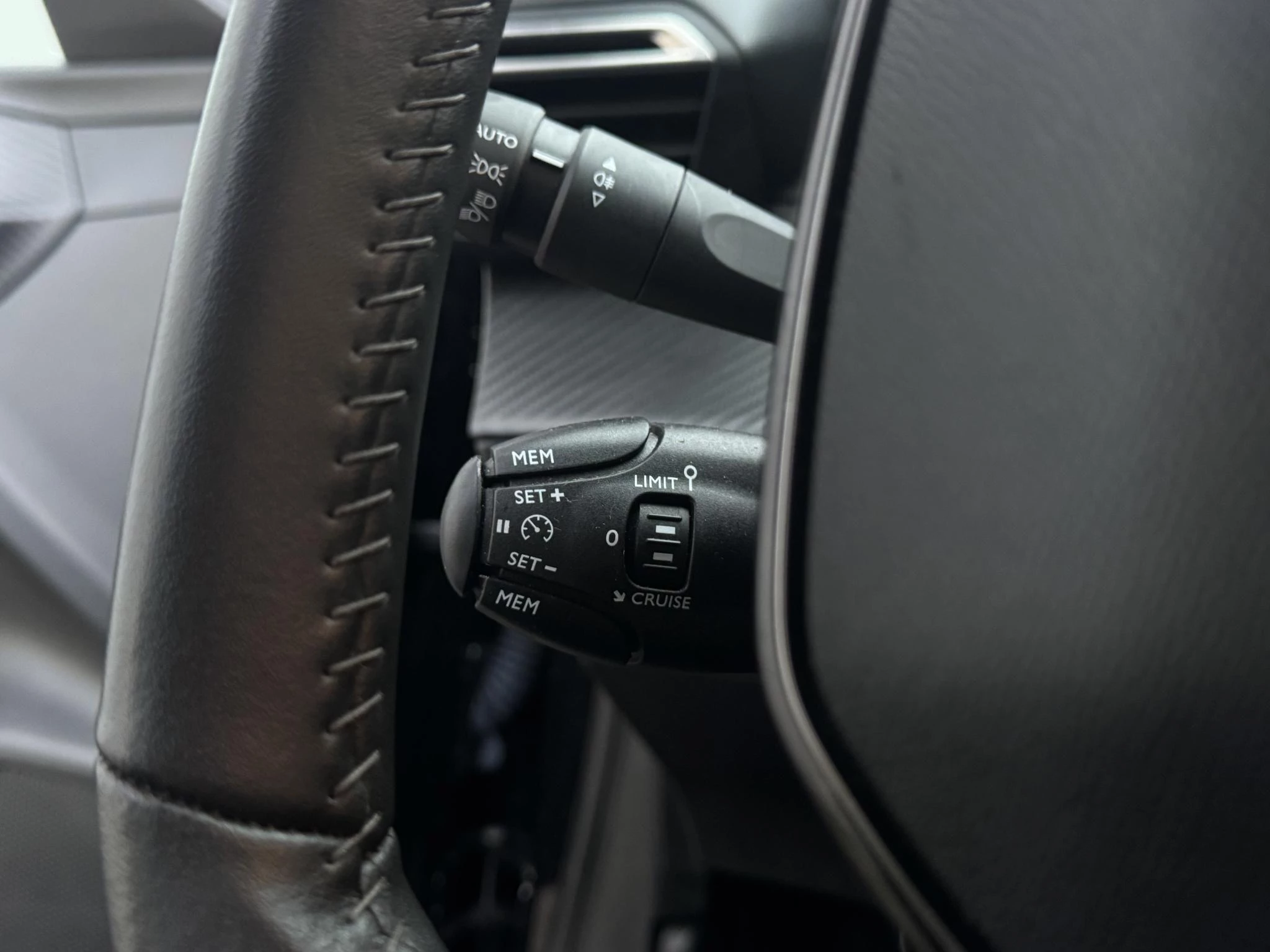 Peugeot-208-image-13