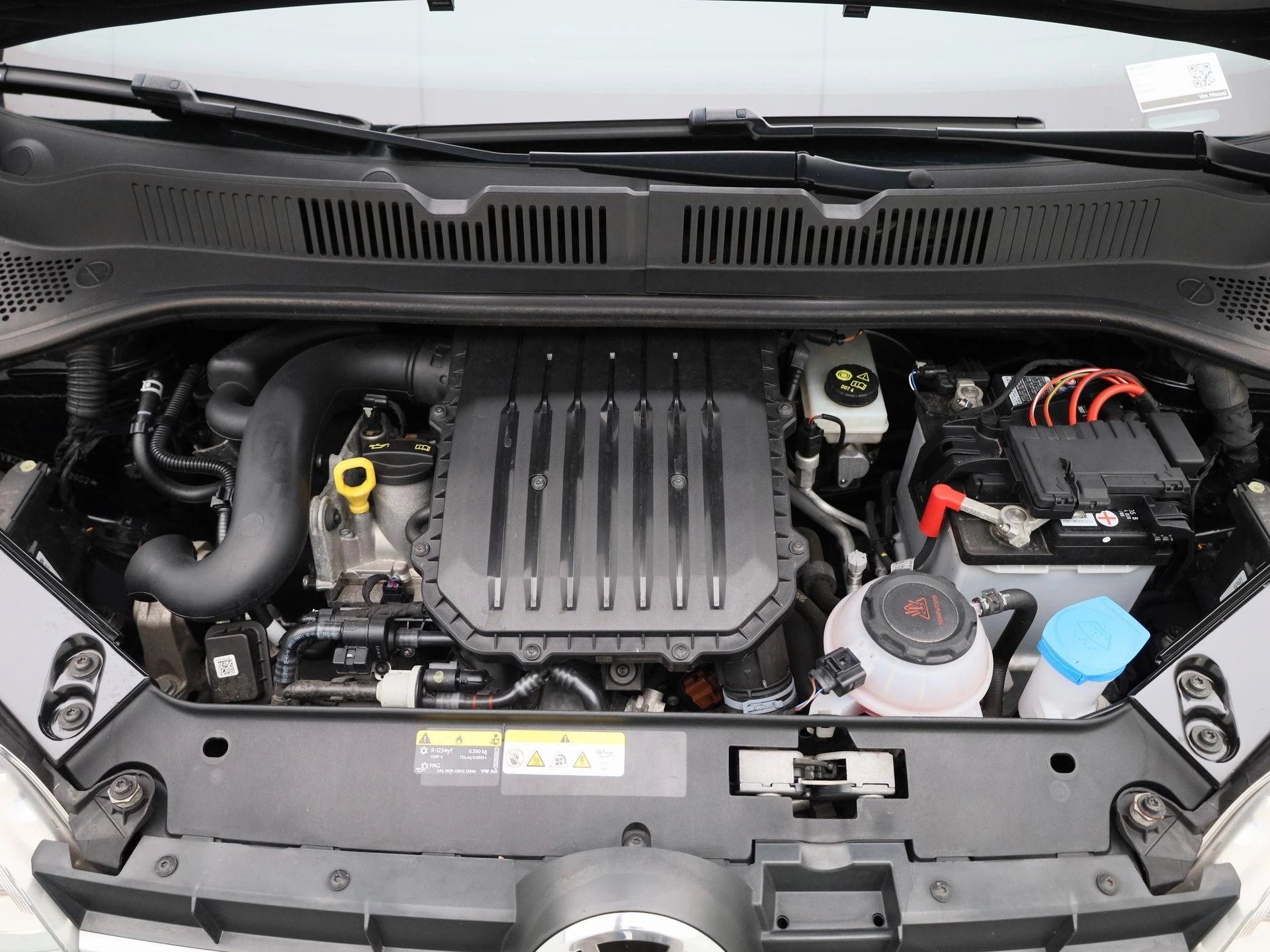 Volkswagen-up!-image-27