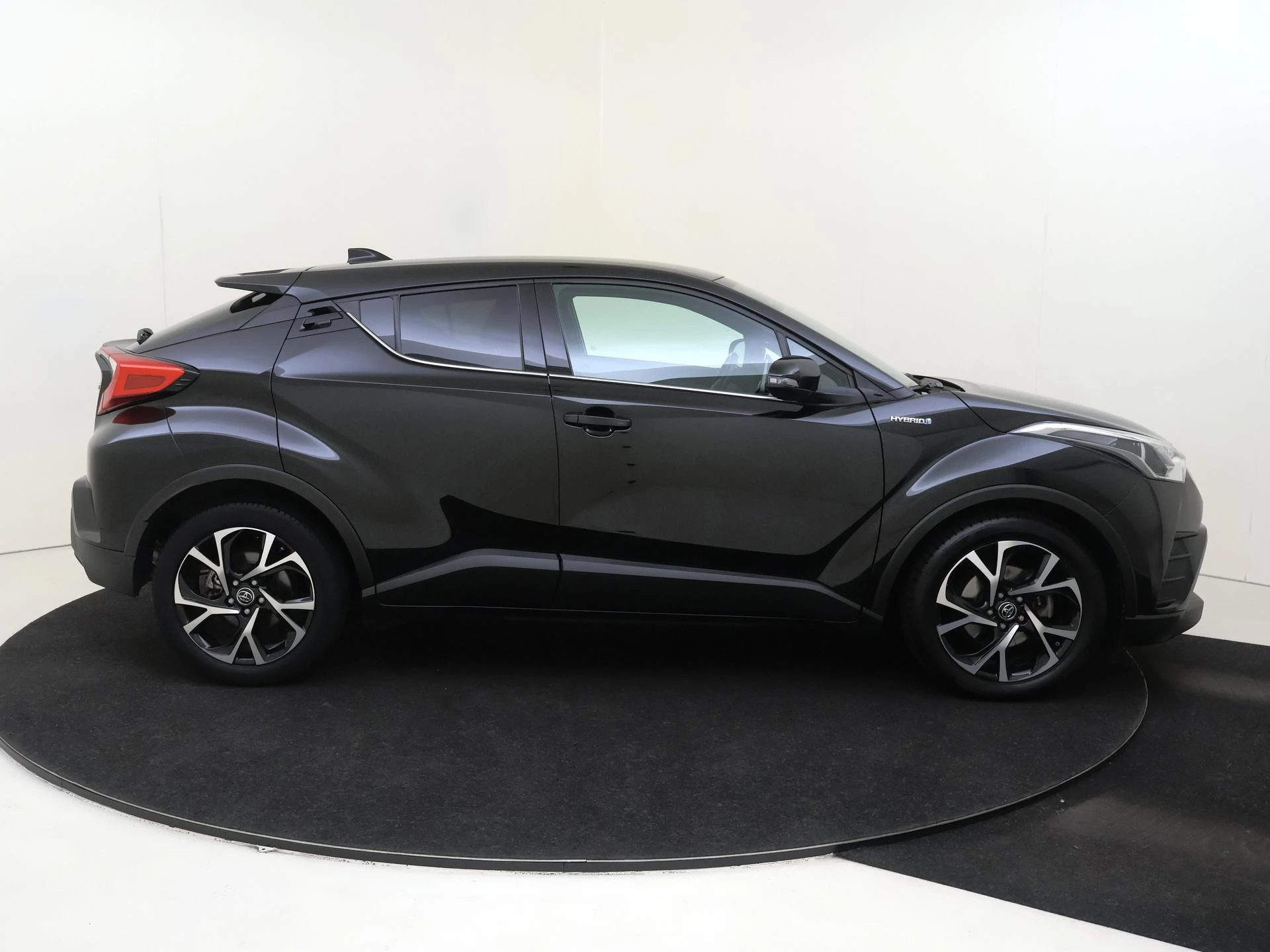 Toyota-C-HR-image-3