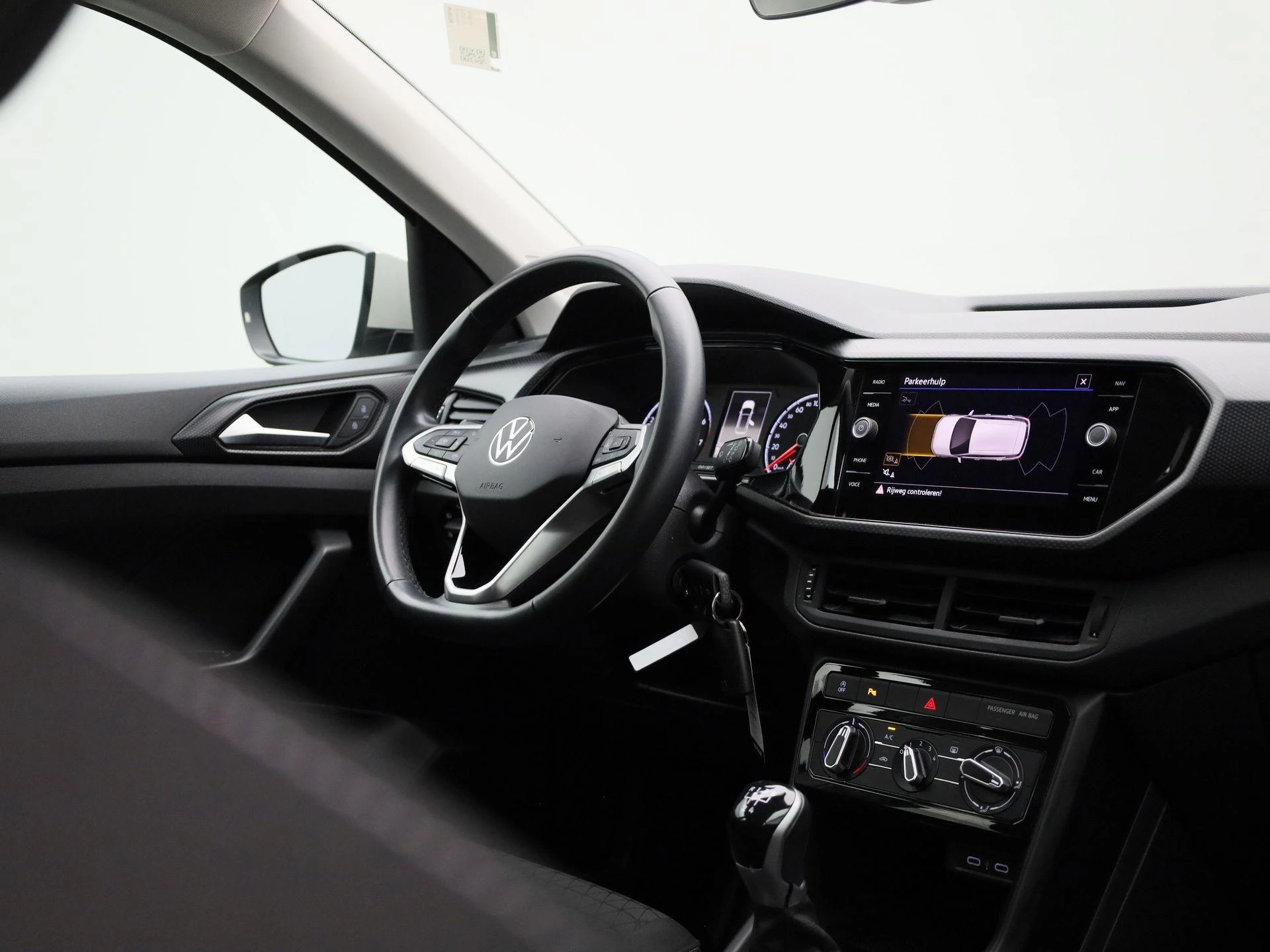 Volkswagen-T-Cross-image-30