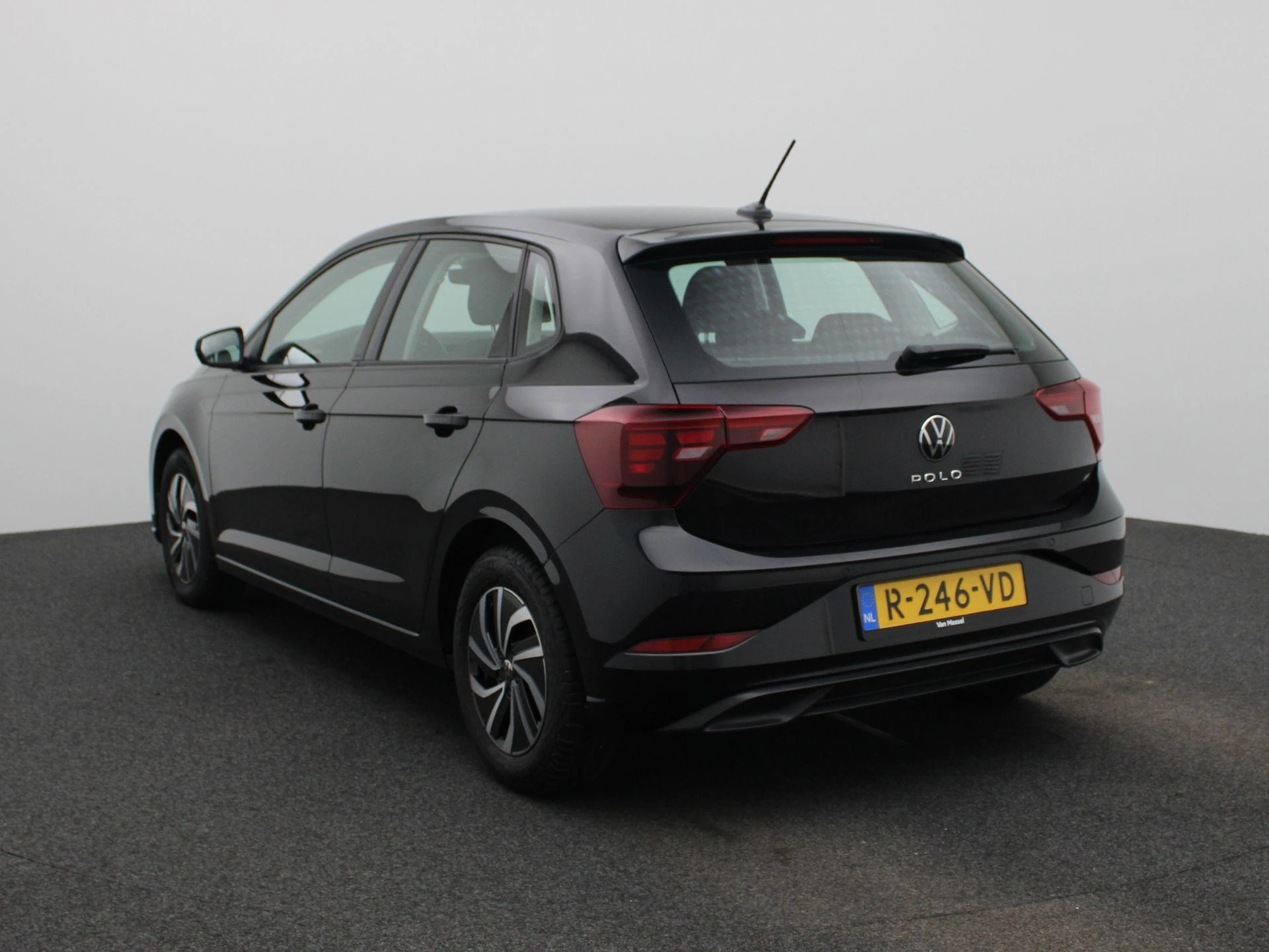Volkswagen-Polo-image-3