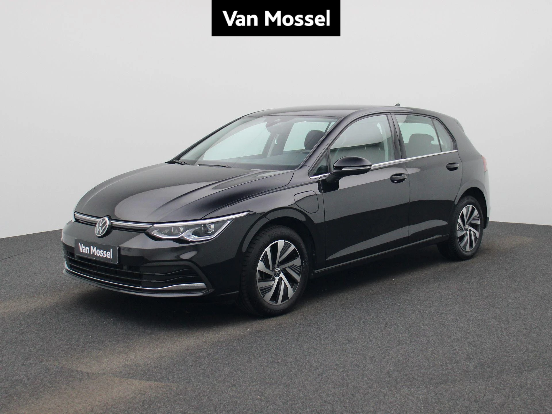 Volkswagen-Golf-image-0