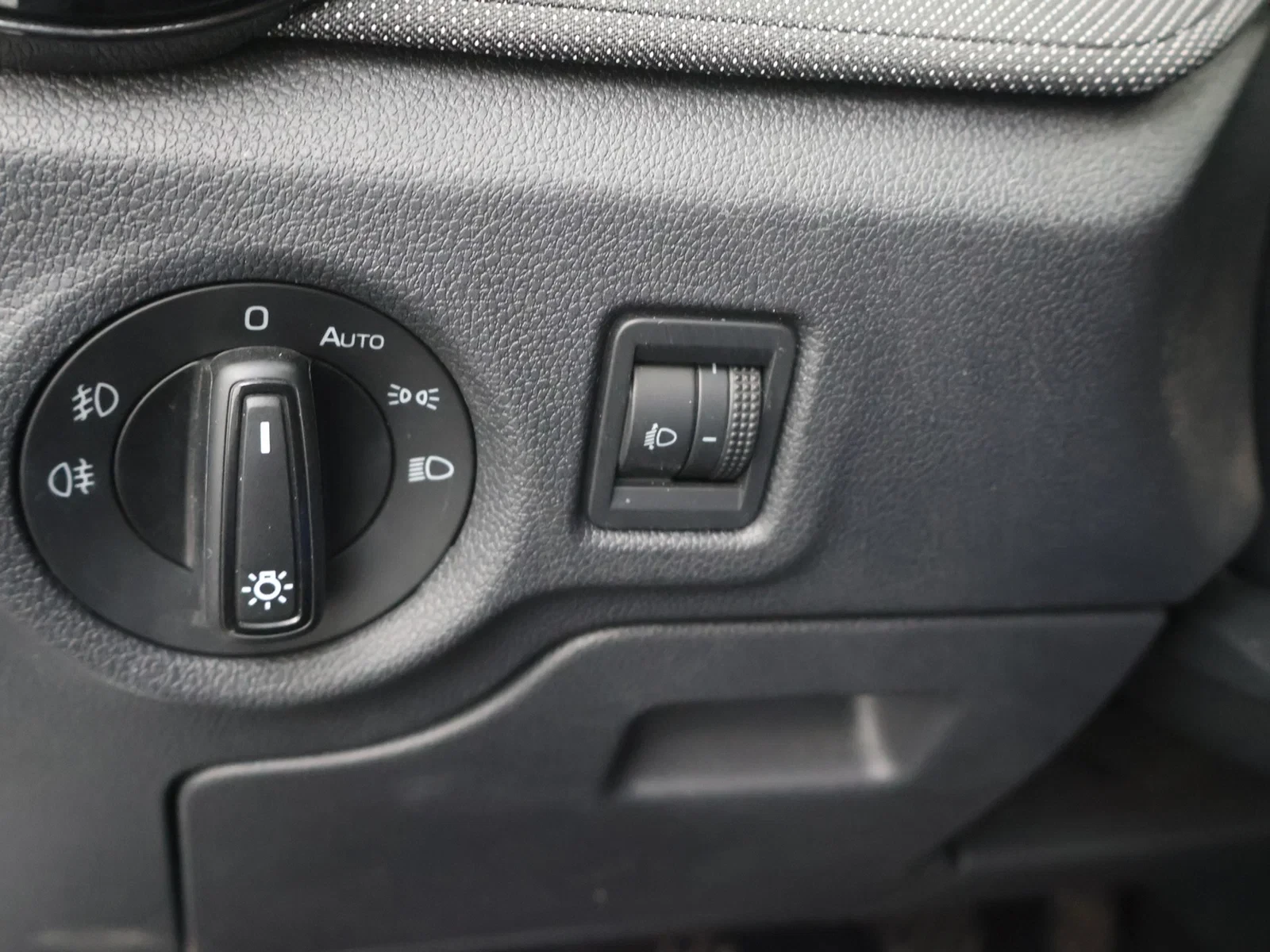 Škoda Fabia Fabia 1.0i Selection *APP CONNECT*PDC*ZETELVERWARMING*DIGITAL DASHBOARD*...