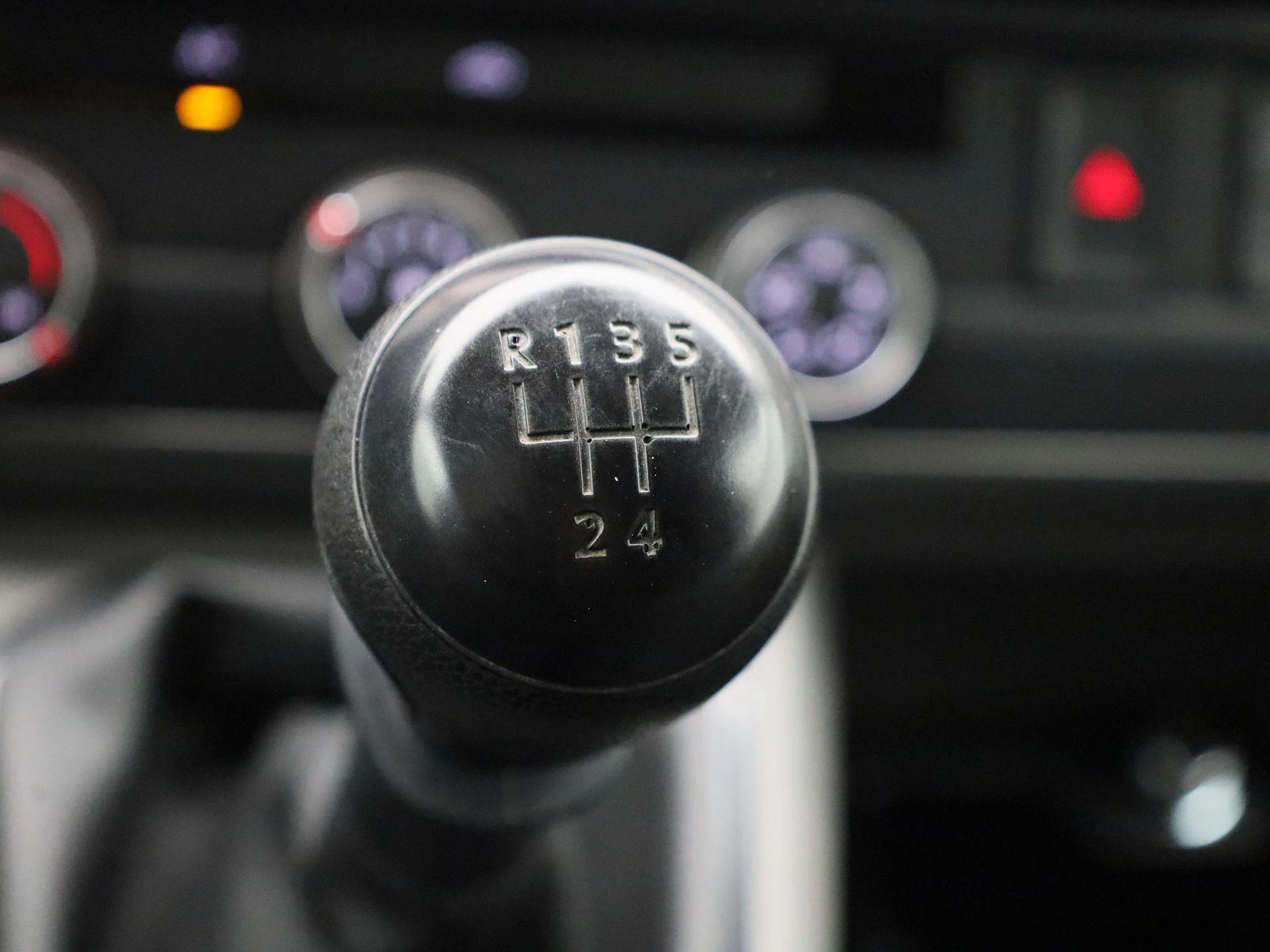 Volkswagen-Transporter-image-9