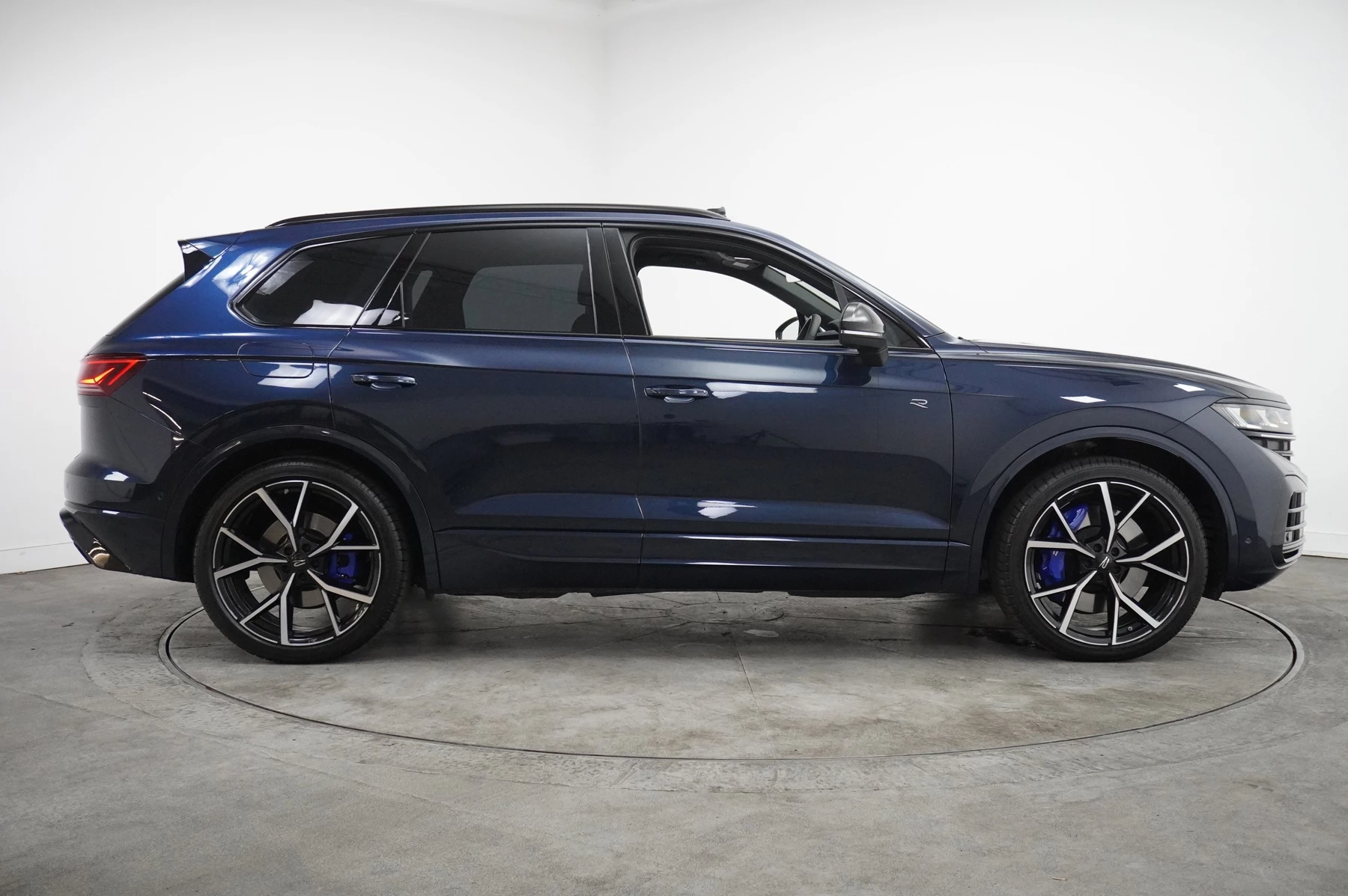 Volkswagen-Touareg-image-3
