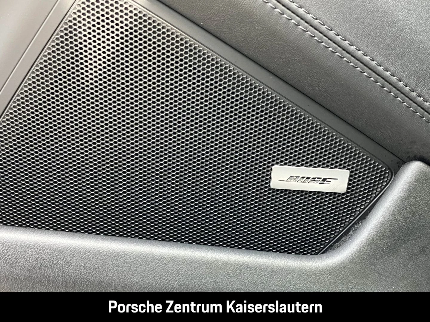 Porsche 911 992 Carrera 4 Cabrio Sportabgas BOSE 21-Zoll carrera