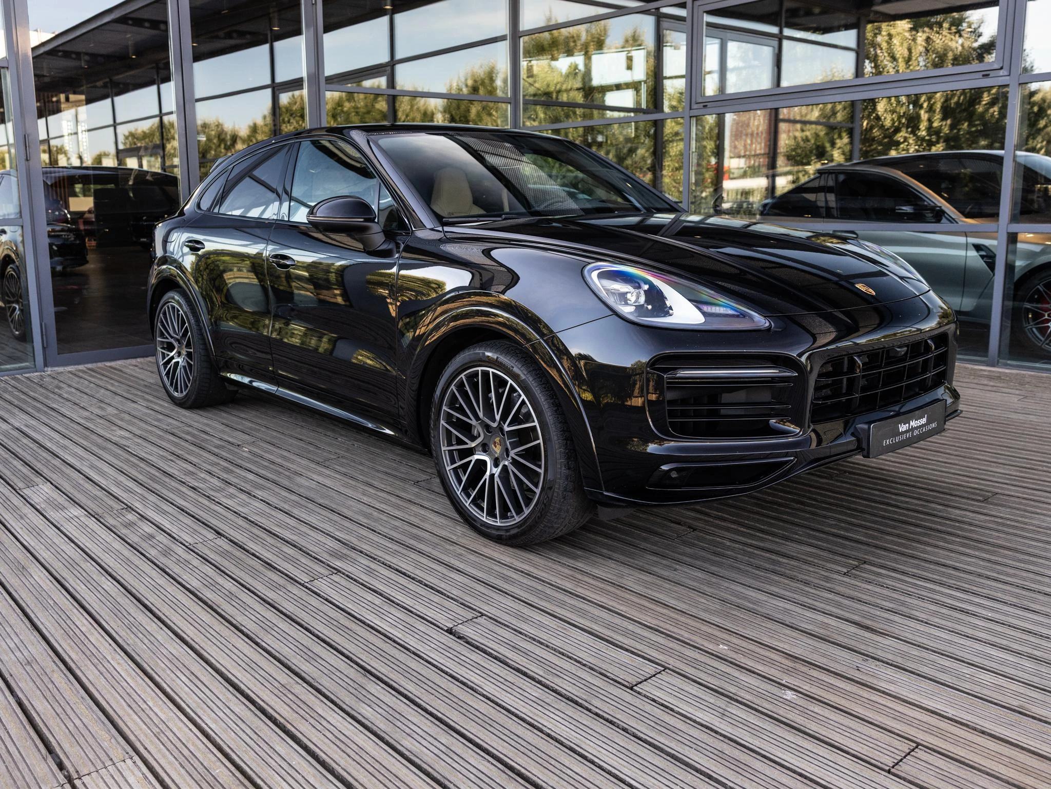 Porsche-Cayenne-image-2