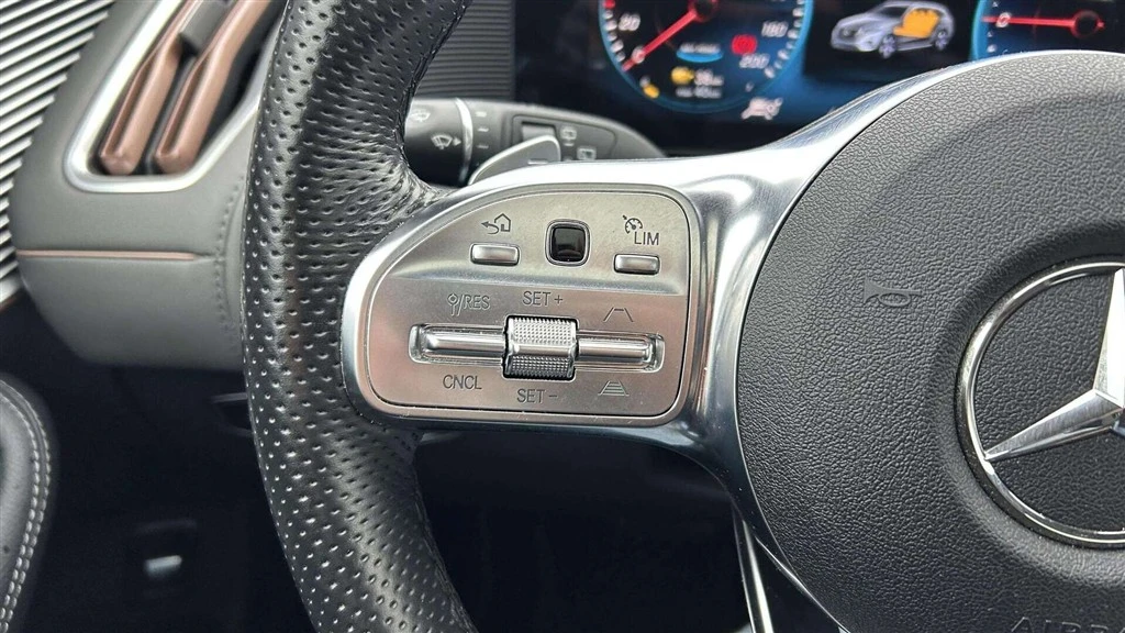 Mercedes-Benz-EQC-image-11