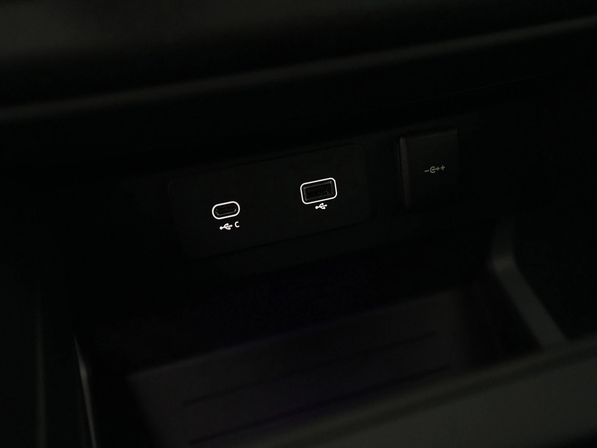 Land Rover-Defender-image-18