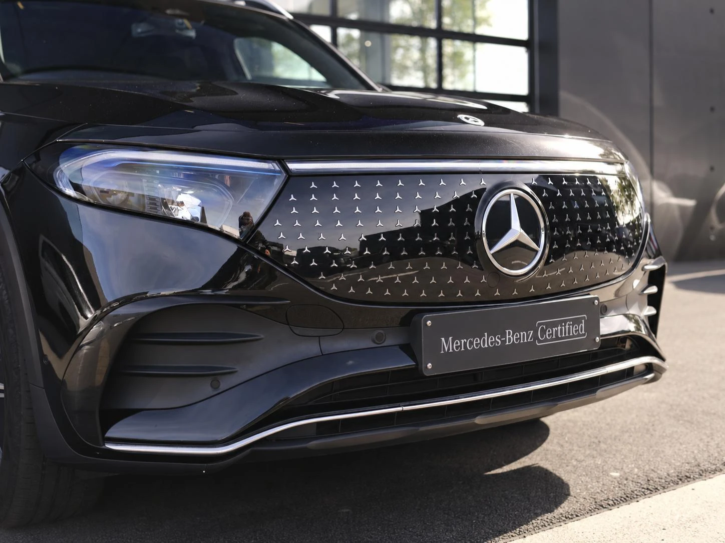 Mercedes-Benz-EQB-image-11