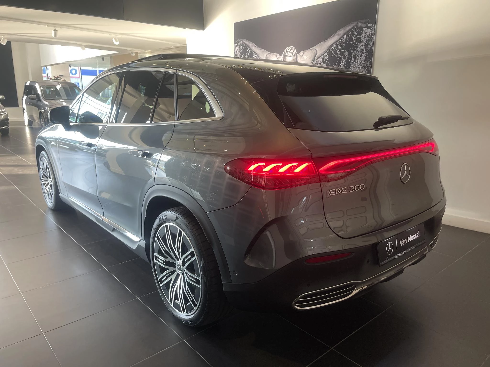 Mercedes-Benz-EQE-image-7