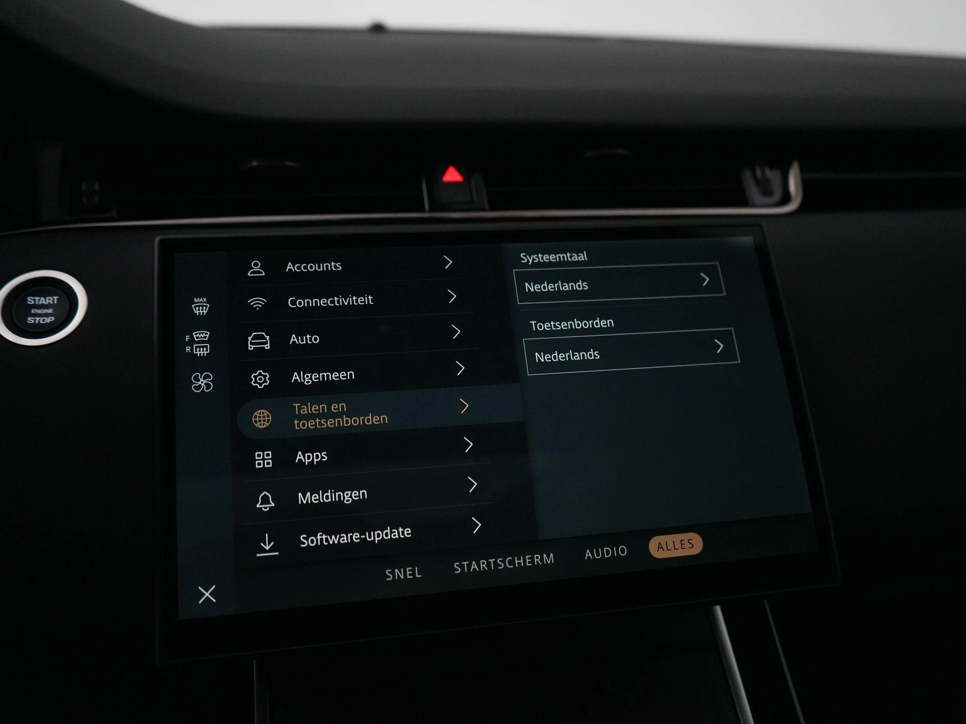 Land Rover-Range Rover Evoque-image-26