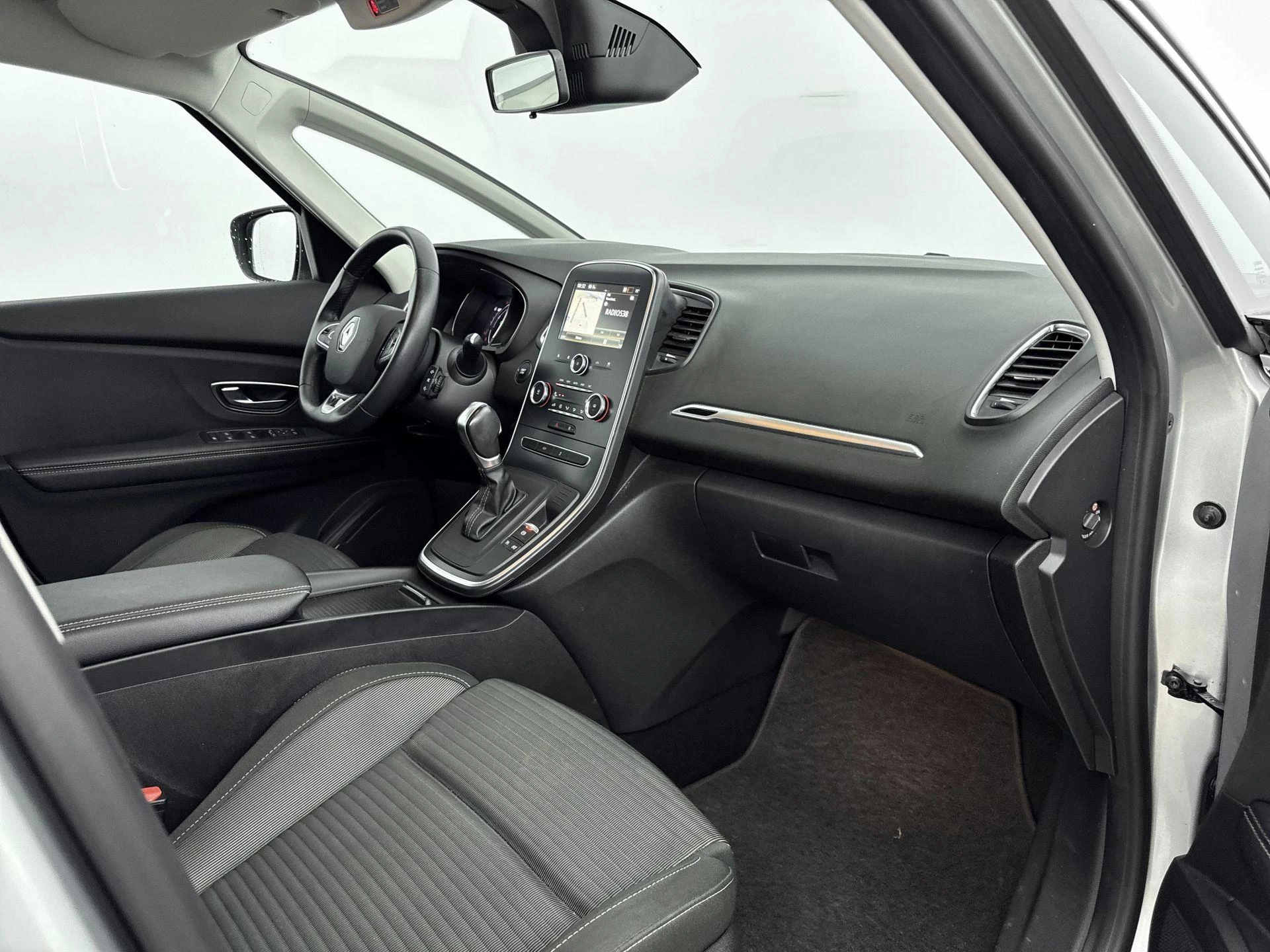 Renault-Grand Scénic-image-16