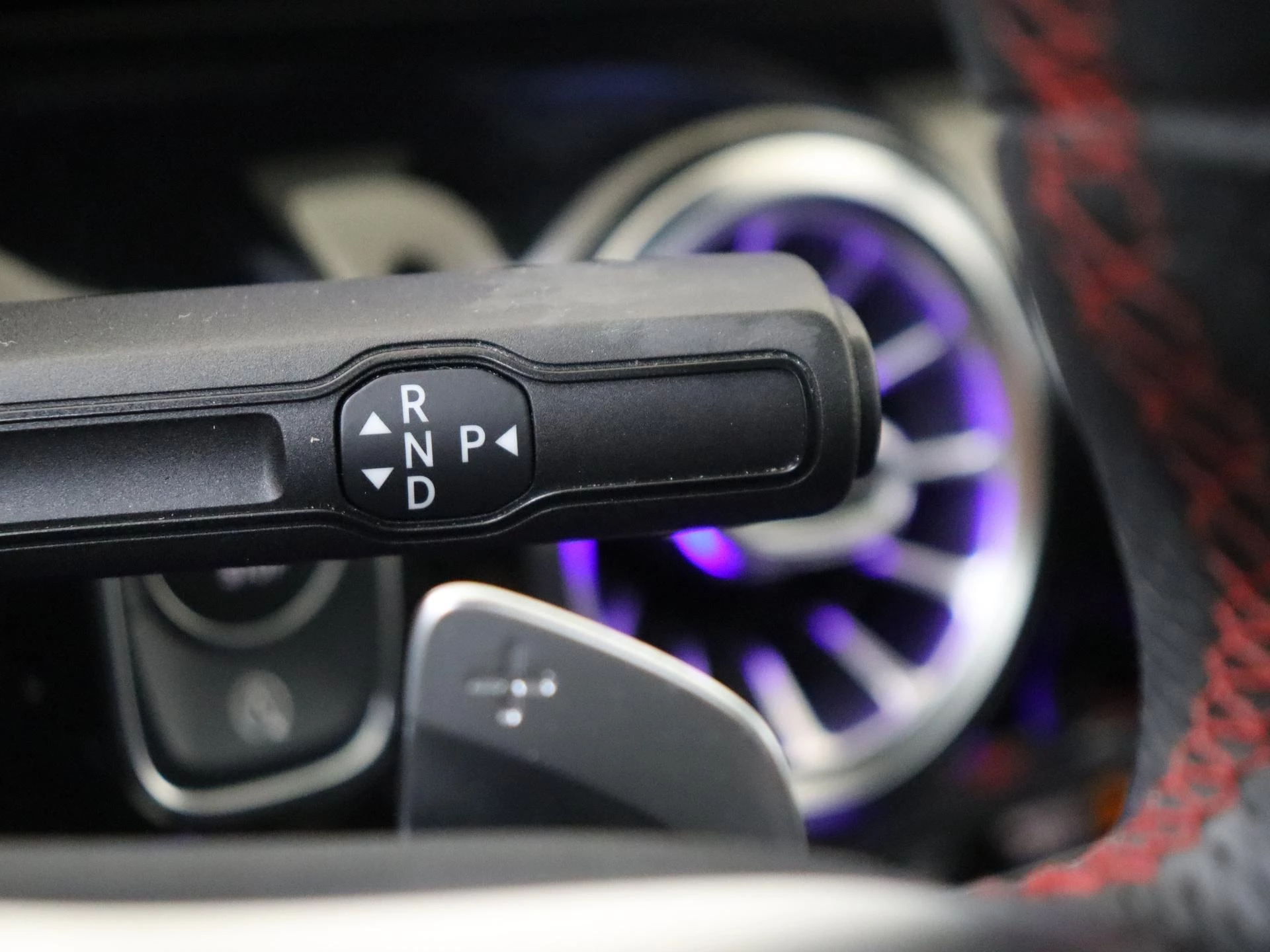 Mercedes-Benz-GLA-image-14