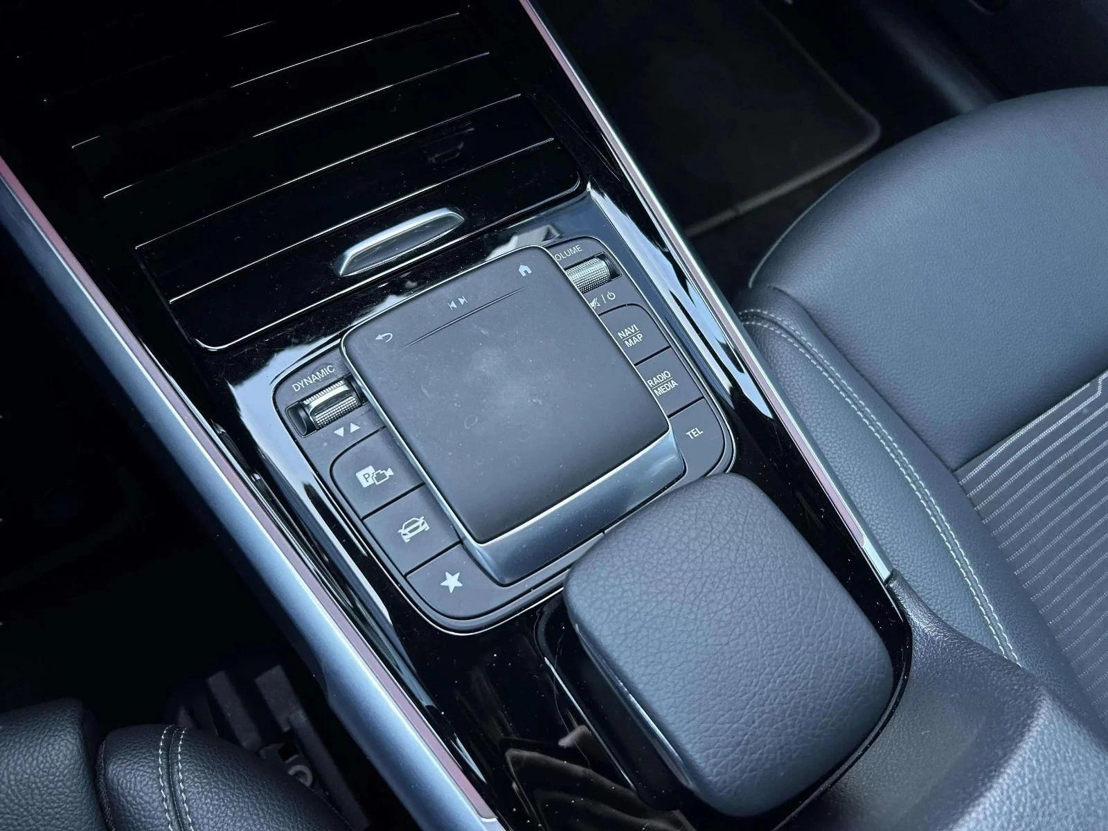 Mercedes-Benz-EQB-image-12