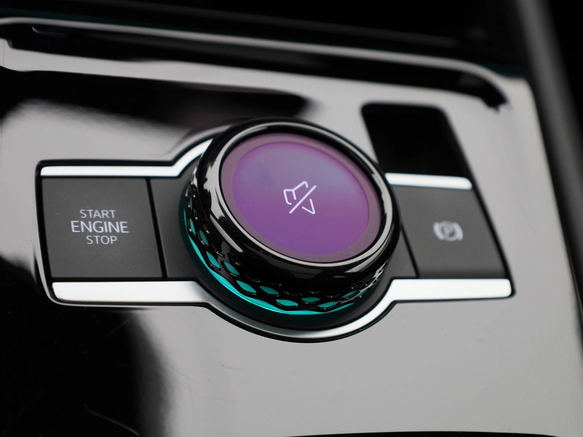 Volkswagen-Tiguan-image-19