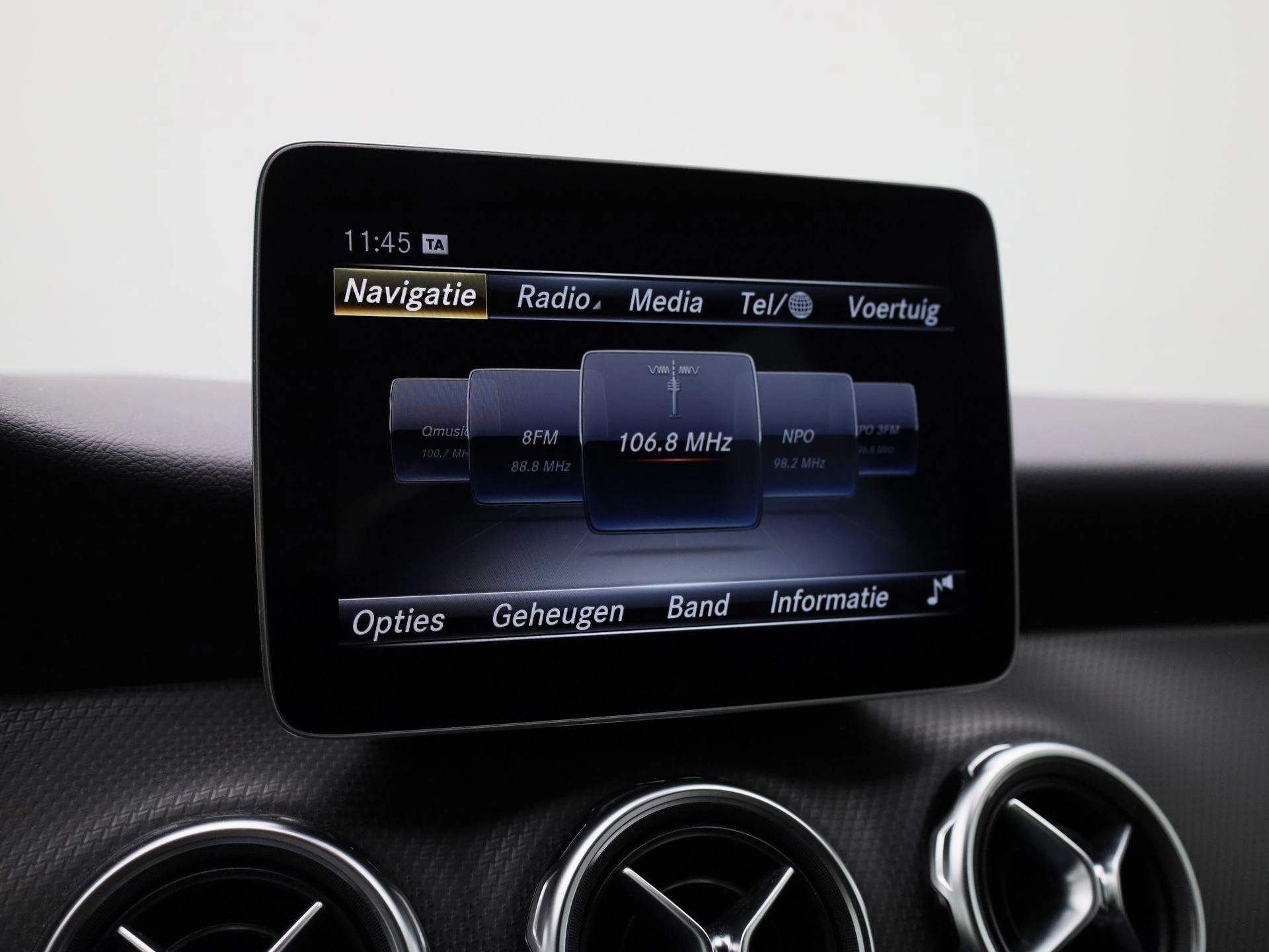 Mercedes-Benz GLA 180 Business Solution Limited