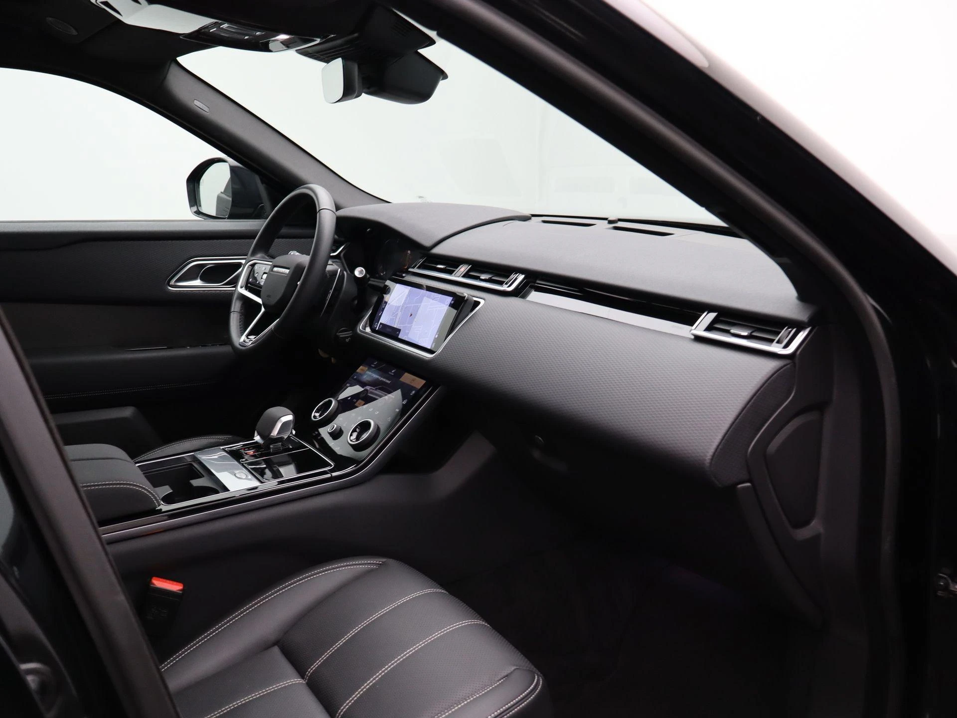 Land Rover-Range Rover Velar-image-33