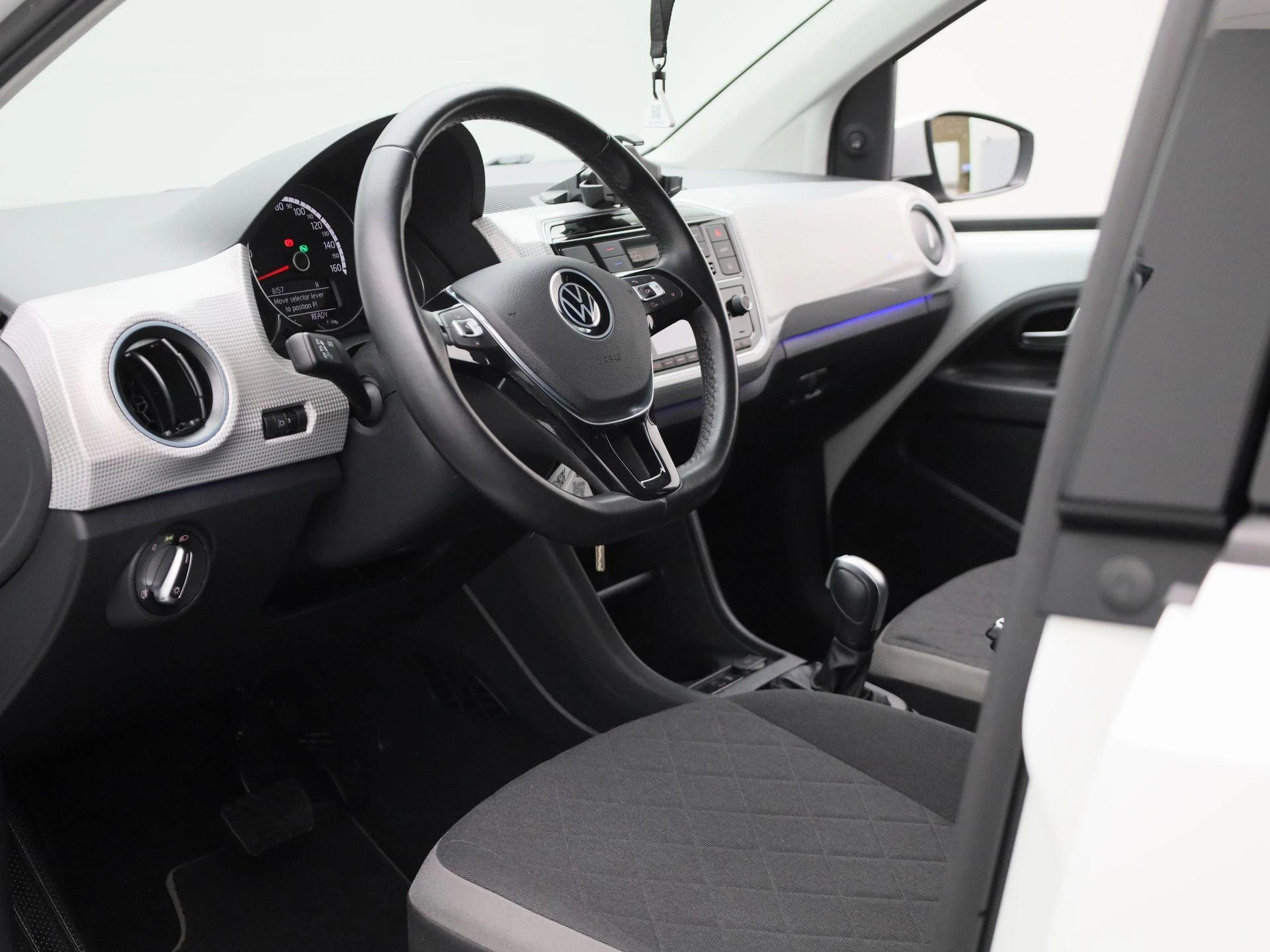 Volkswagen-e-up!-image-15