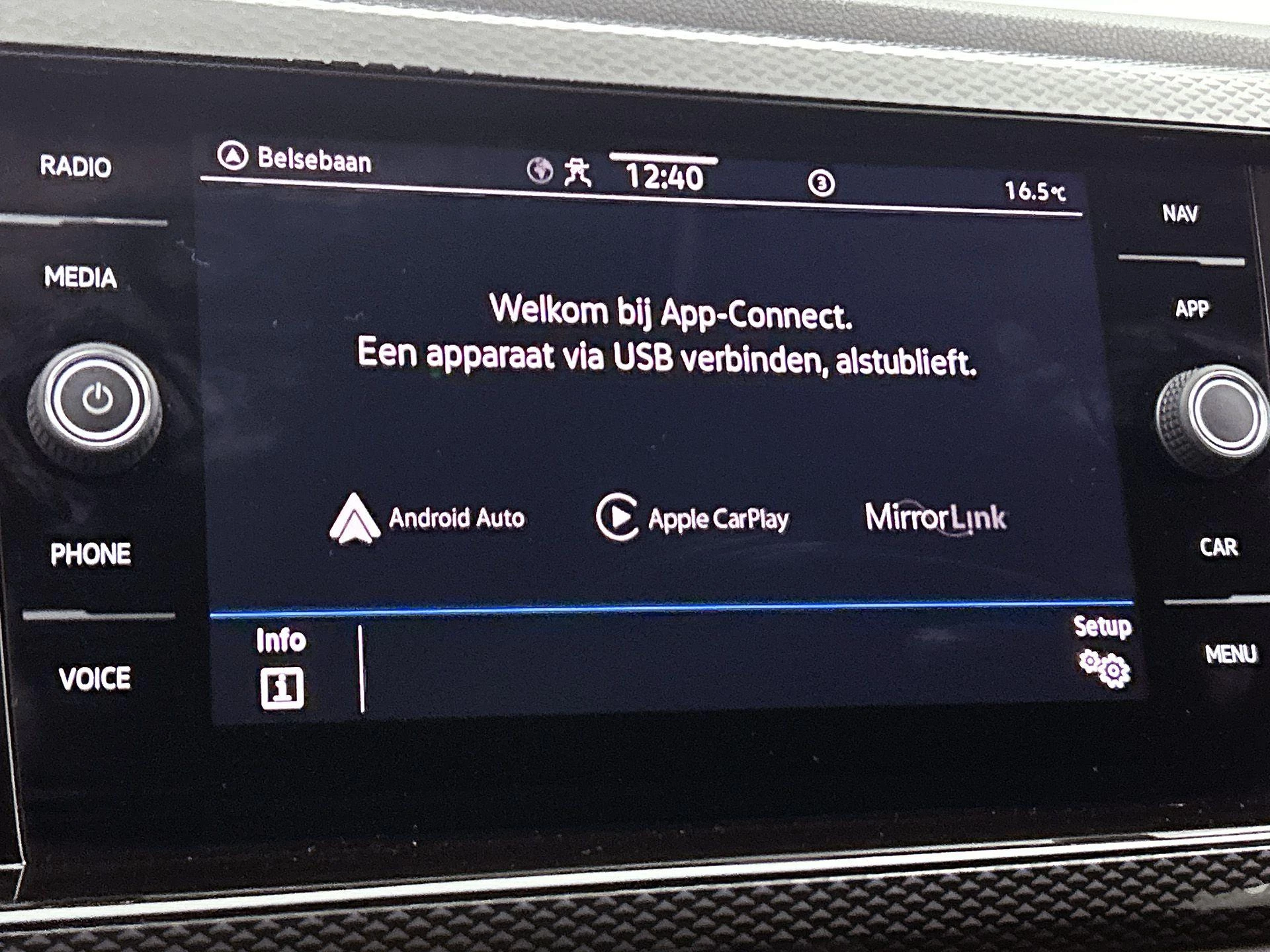 Volkswagen-Polo-image-18