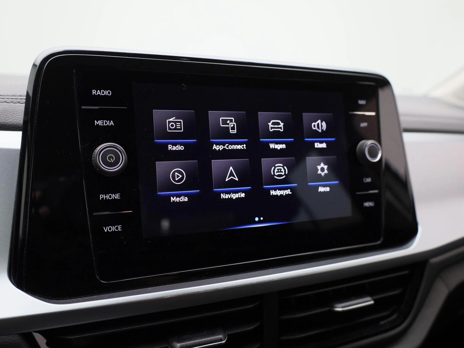 Volkswagen-T-Roc-image-22