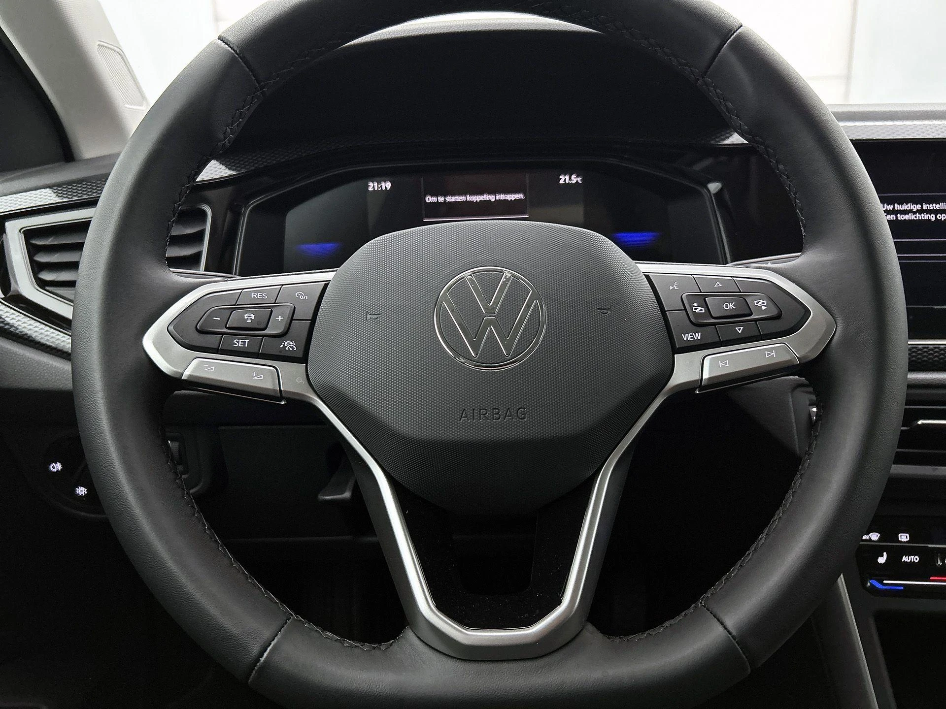 Volkswagen-Polo-image-22